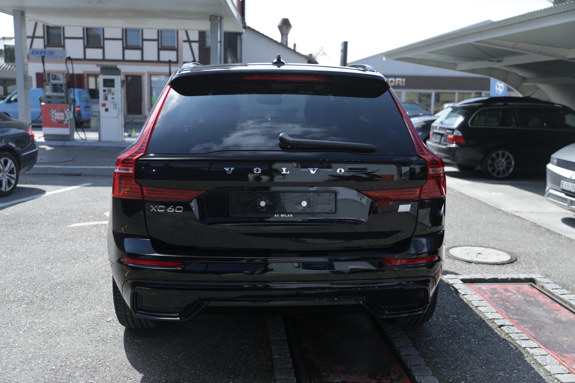 VOLVO XC60 T6 eAWD PluginHybrid Xcentric Geartronic-image-4