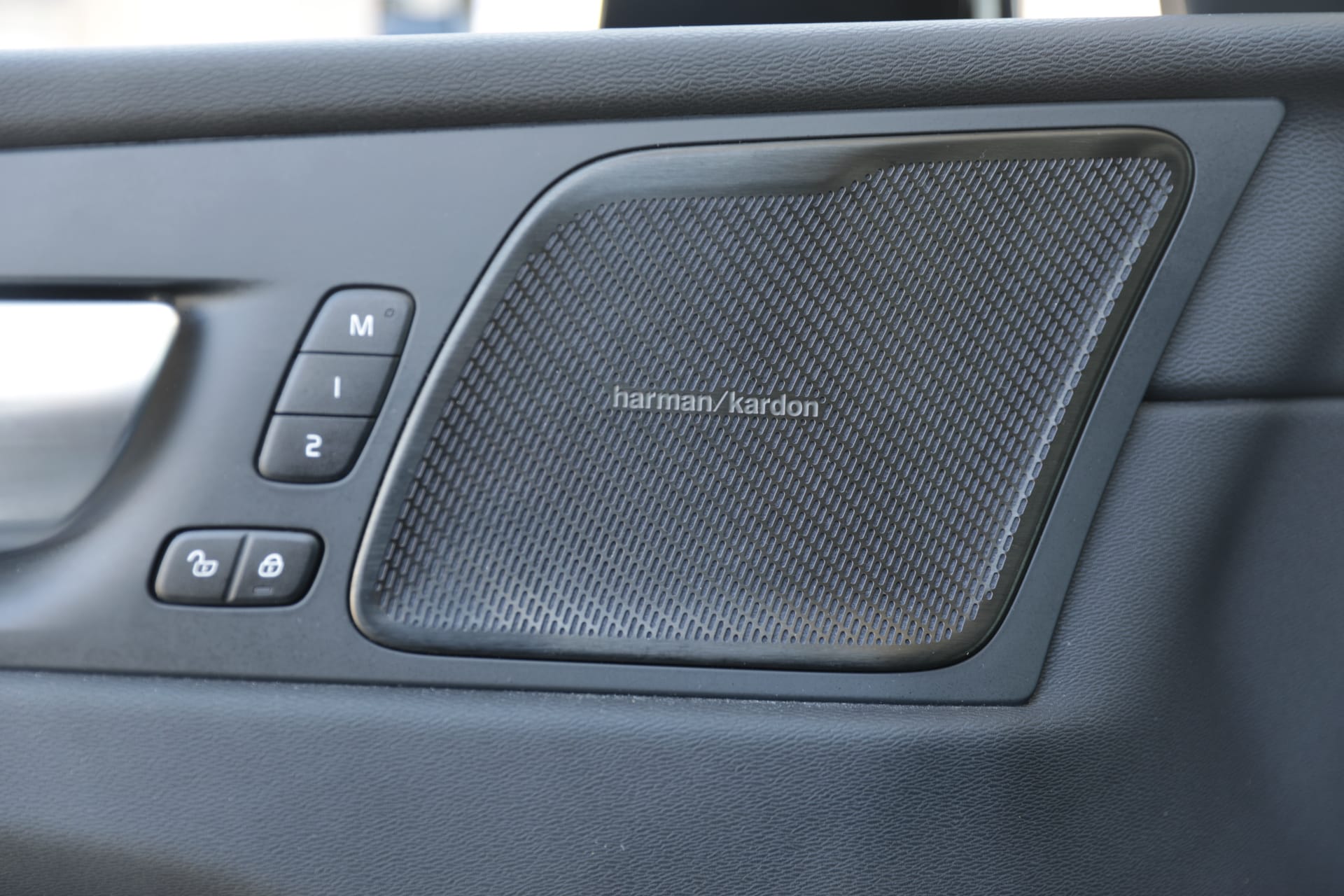 VOLVO XC60 T6 eAWD PluginHybrid Xcentric Geartronic-image-12