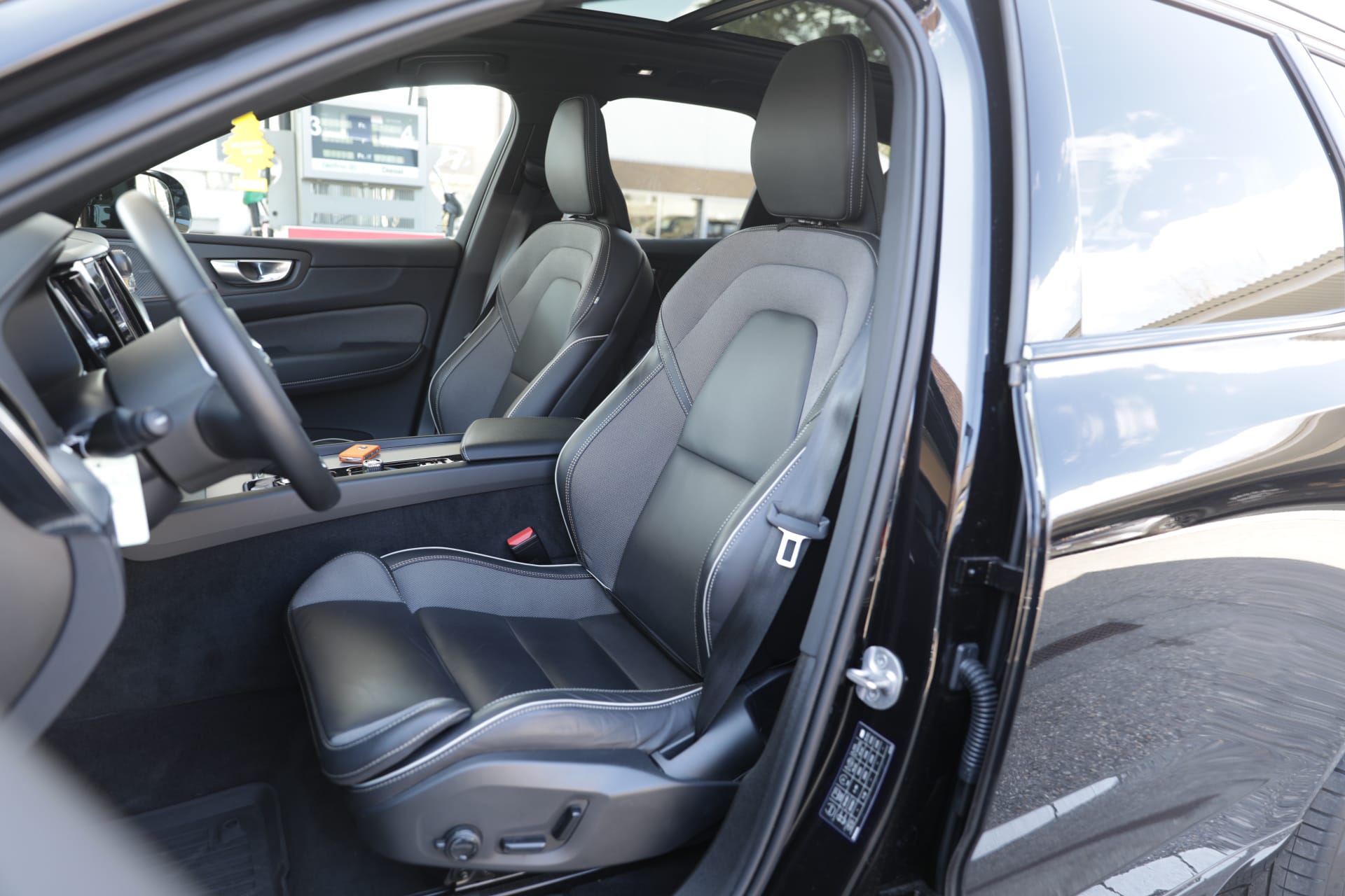 VOLVO XC60 T6 eAWD PluginHybrid Xcentric Geartronic-image-18