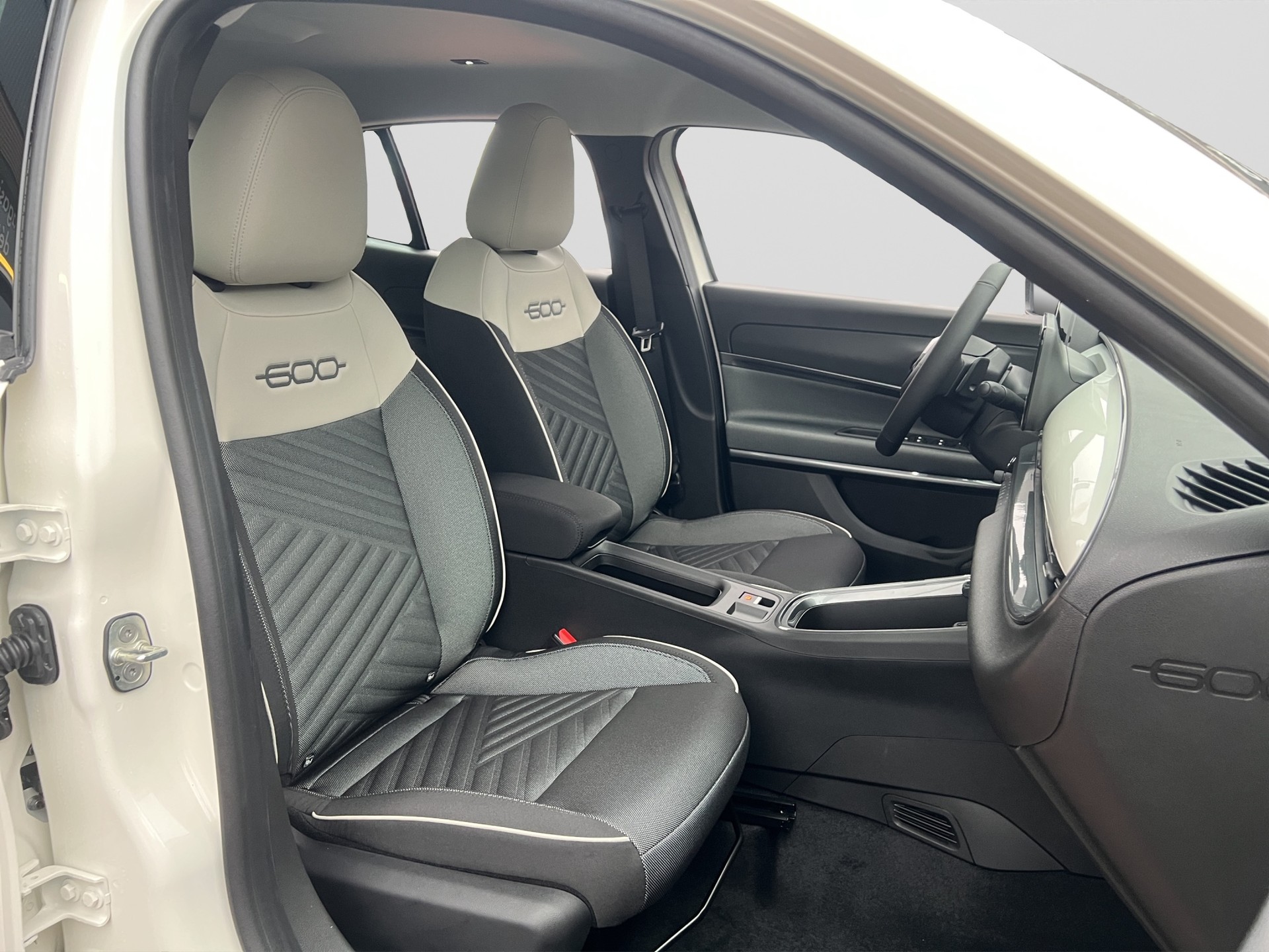 FIAT 600 1.2 Hybrid 110 Swis-image-11