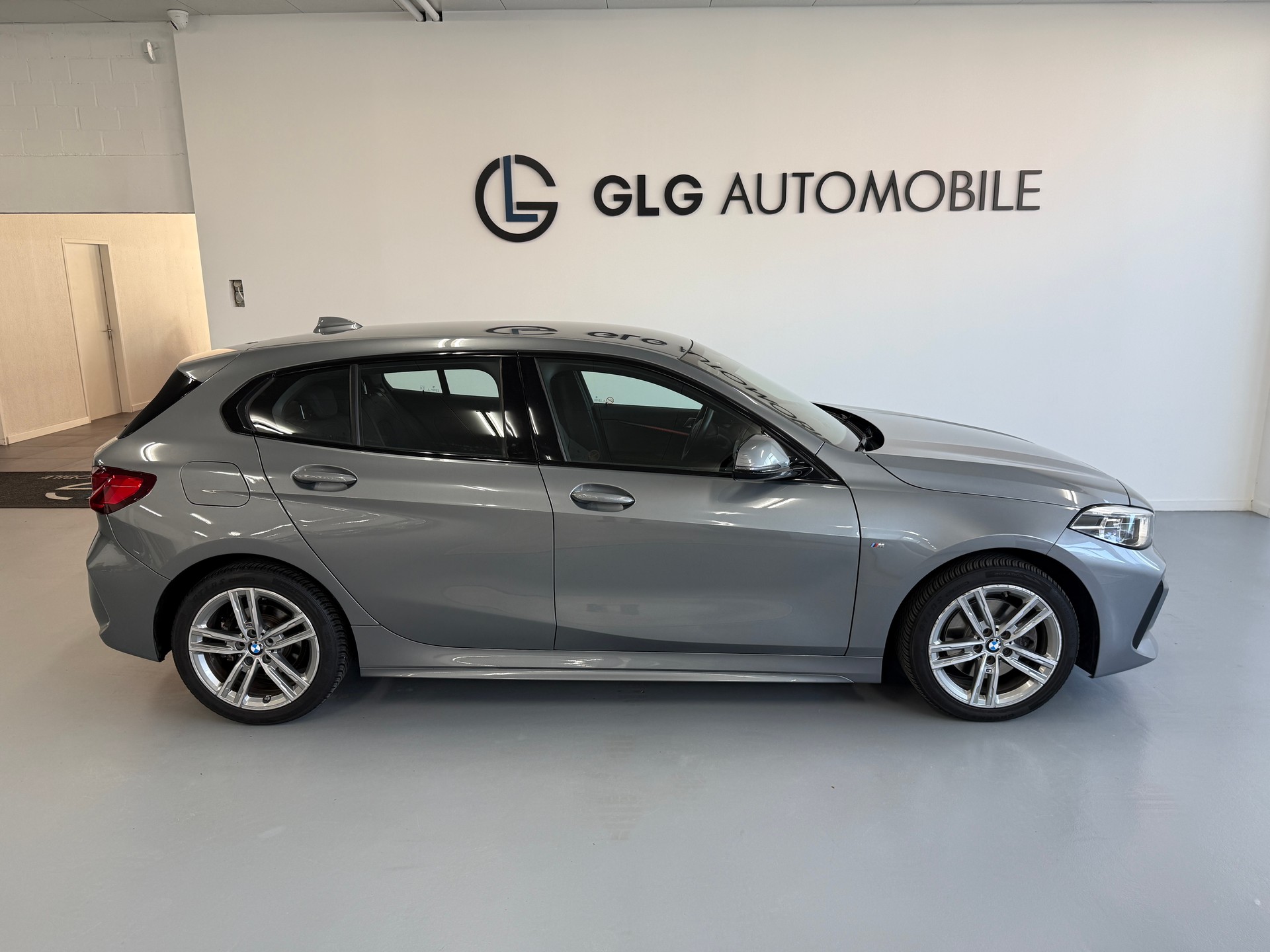 BMW 118i M Sport Steptronic-image-4