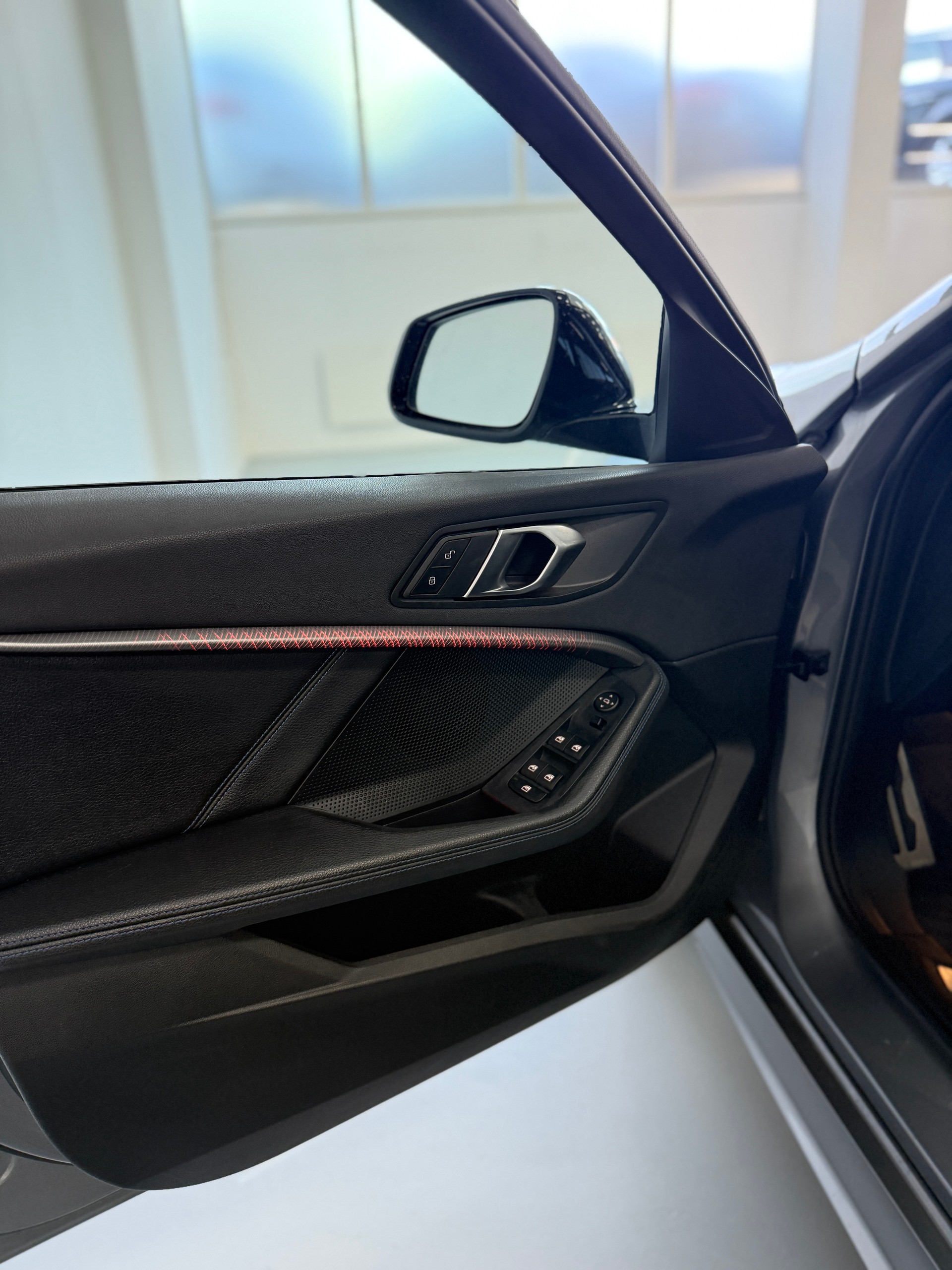 BMW 118i M Sport Steptronic-image-12