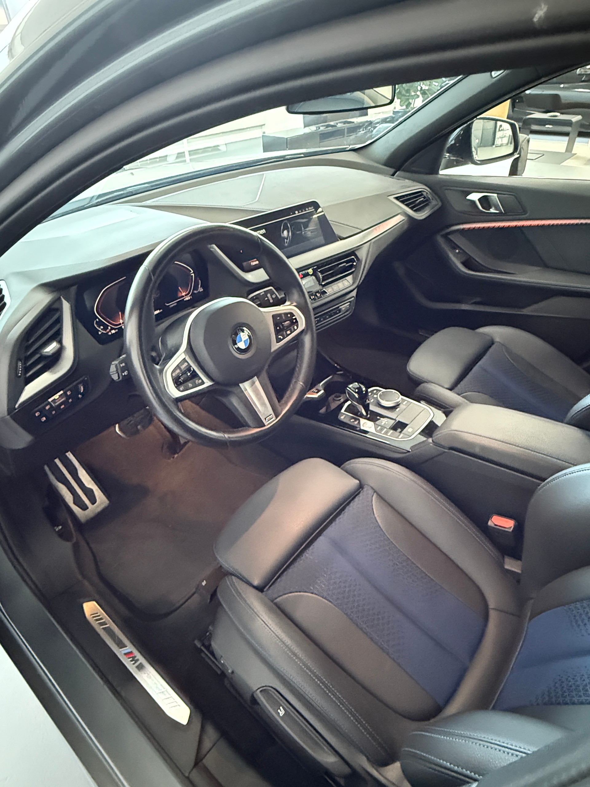 BMW 118i M Sport Steptronic-image-6
