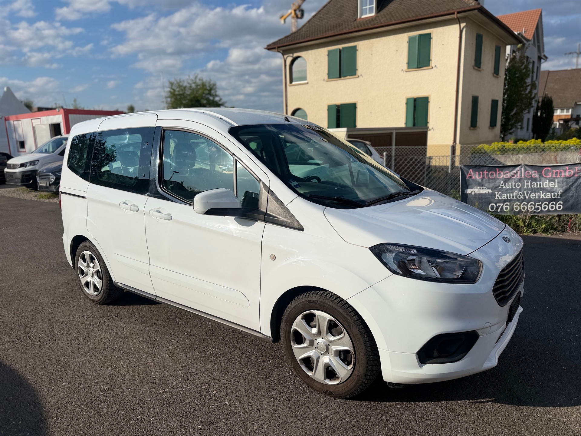 FORD Tourneo Courier 1.0 SCTi Trend-image-5