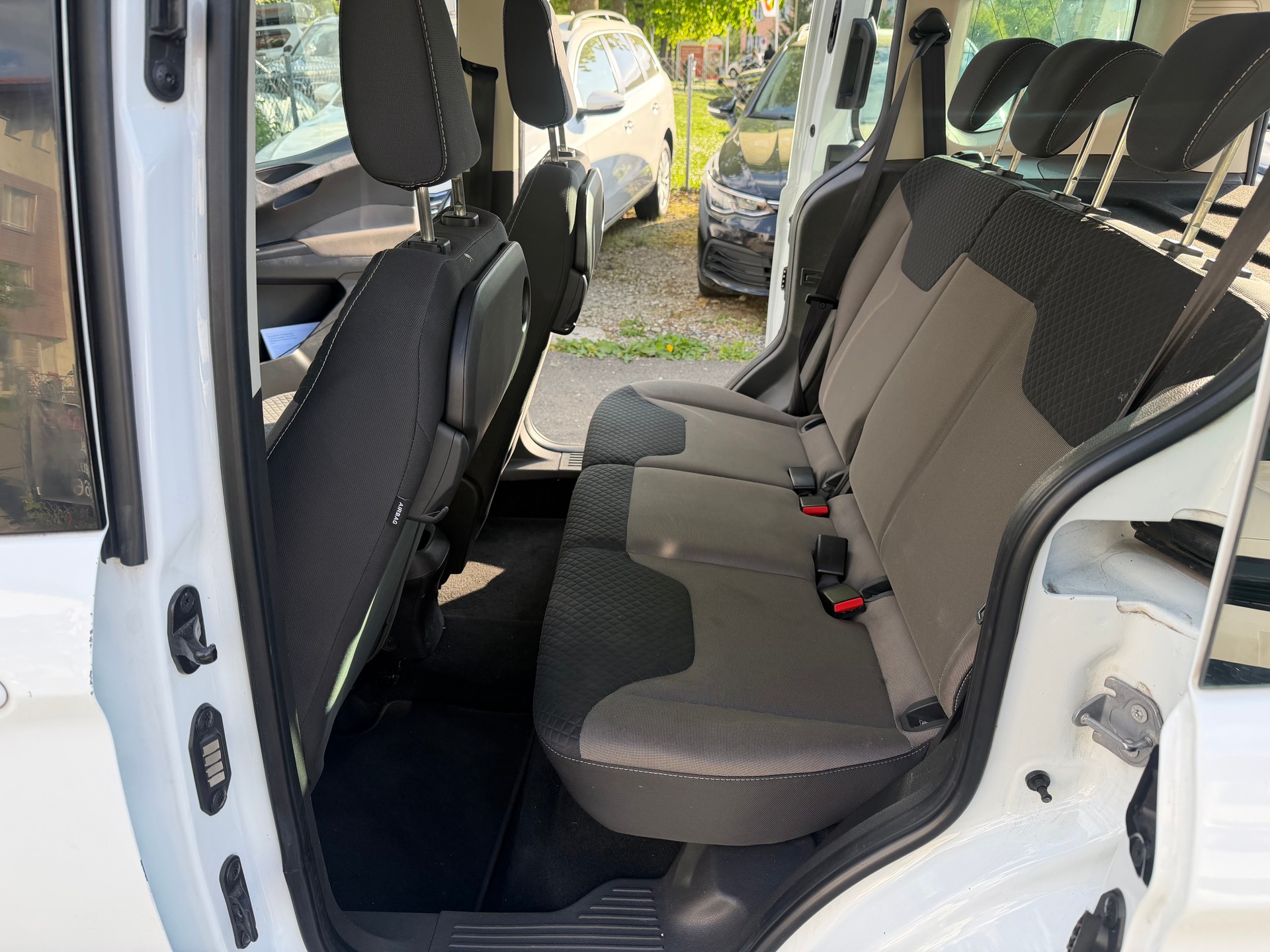FORD Tourneo Courier 1.0 SCTi Trend-image-9