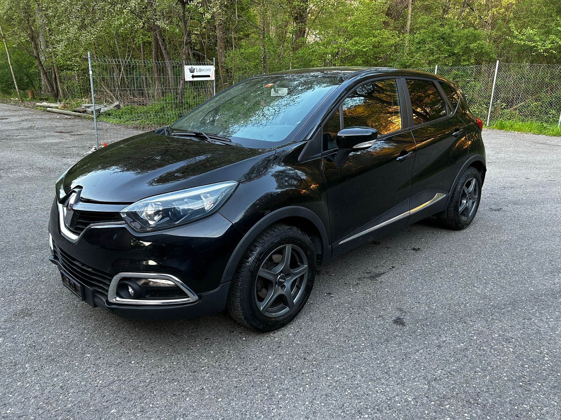 RENAULT Captur 1.2 T 16V Dynamique EDC-image-0