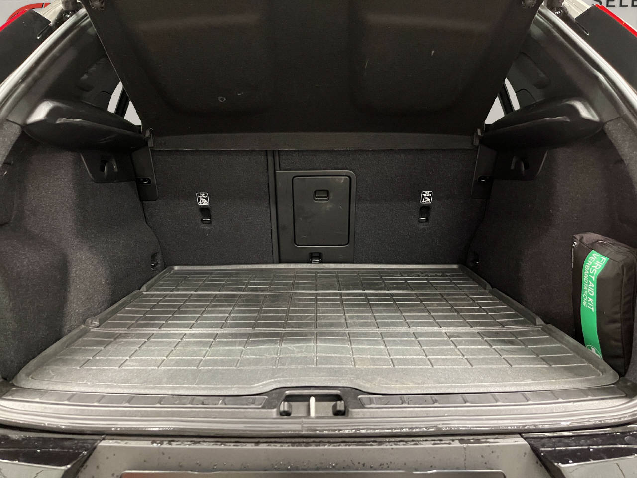 VOLVO XC40 P8 Twin Pro AWD-image-13
