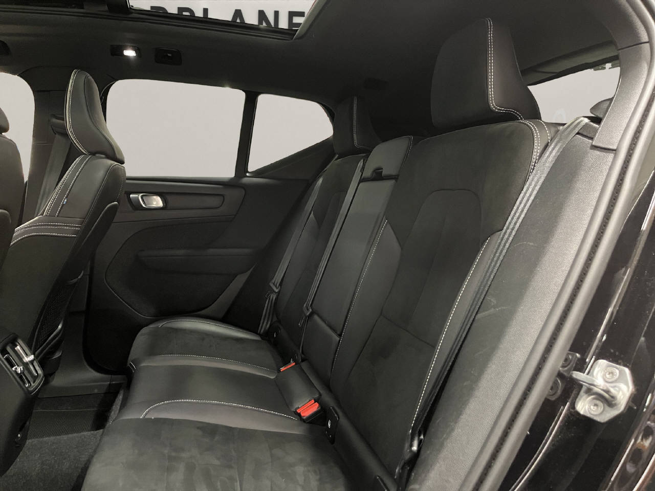 VOLVO XC40 P8 Twin Pro AWD-image-7