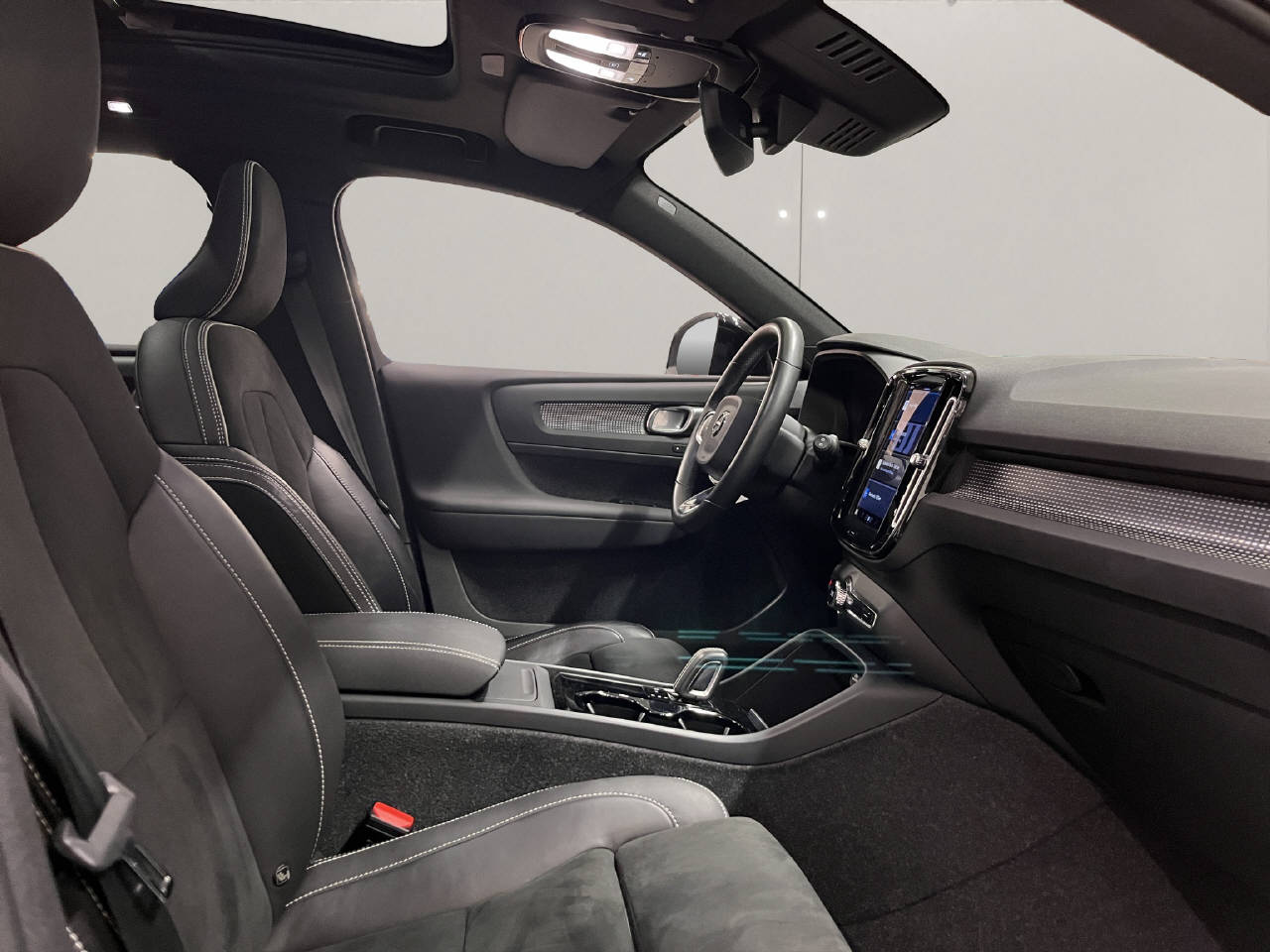 VOLVO XC40 P8 Twin Pro AWD-image-11