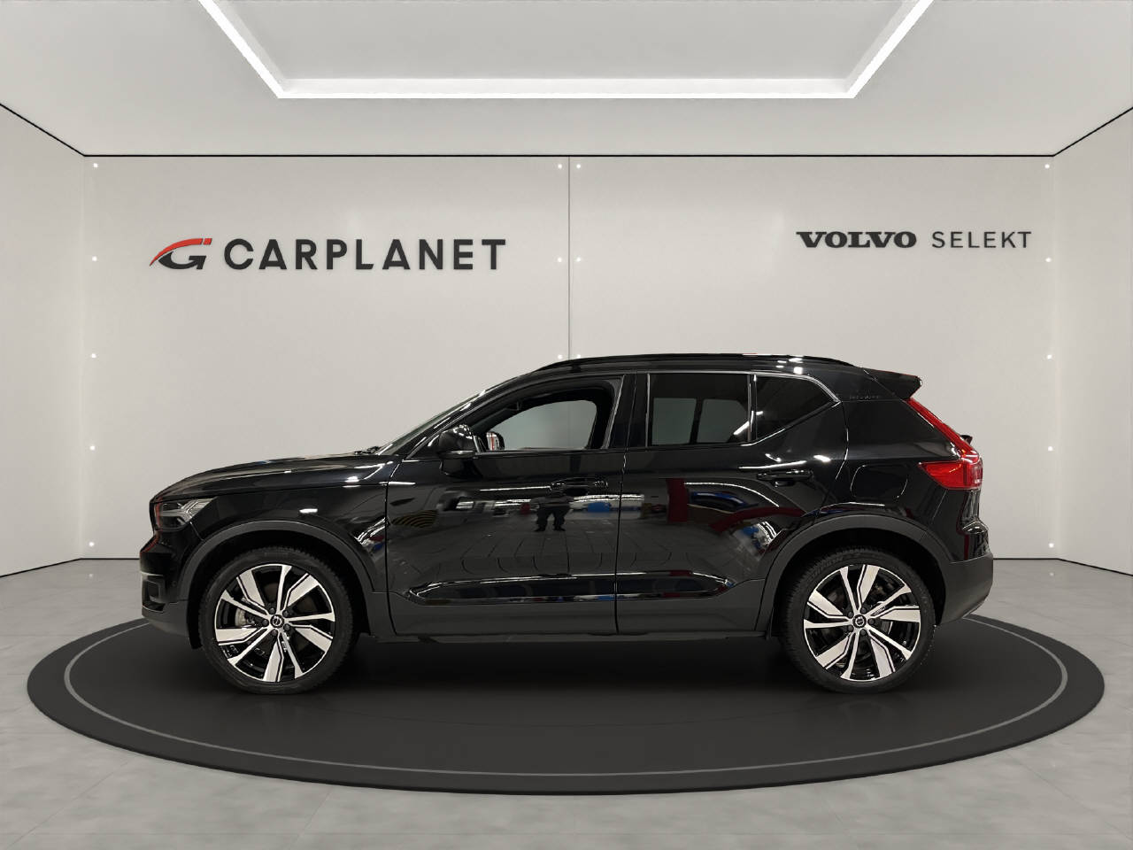 VOLVO XC40 P8 Twin Pro AWD-image-2