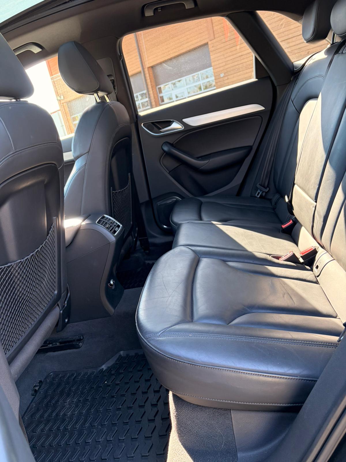 AUDI Q3 2.0 TDI sport quattro S-tronic-image-4