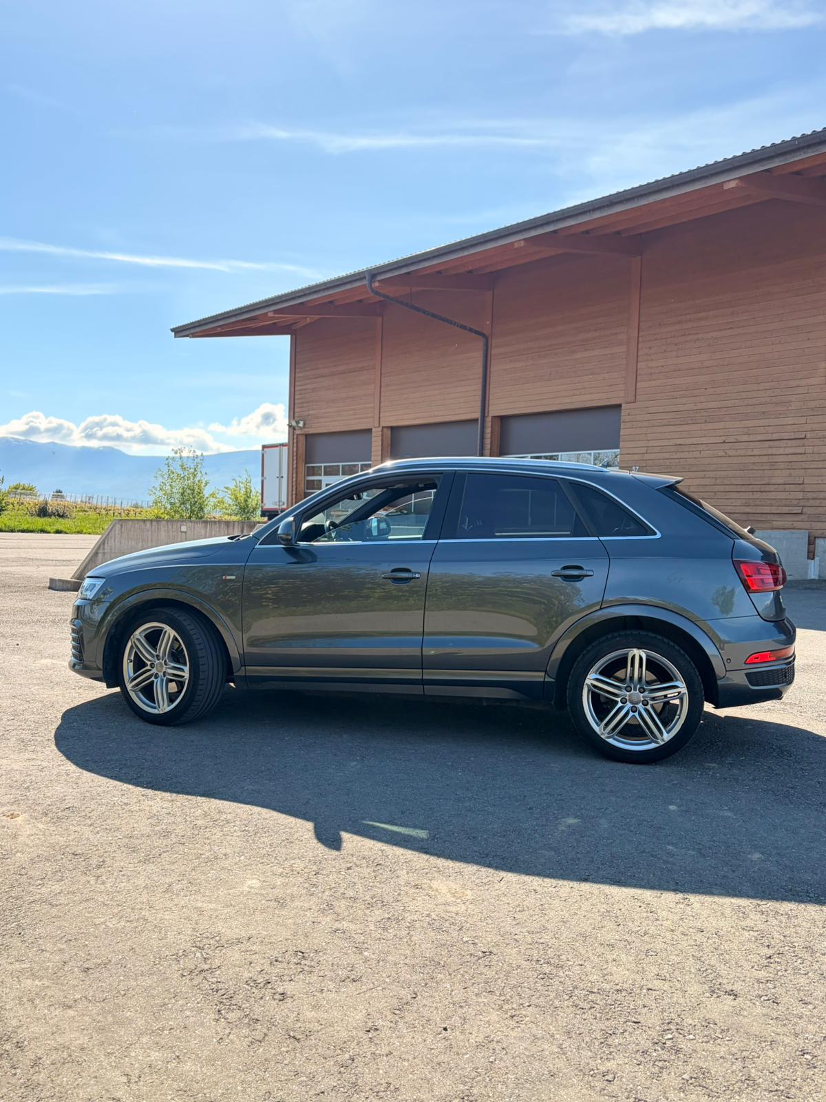 AUDI Q3 2.0 TDI sport quattro S-tronic-image-5