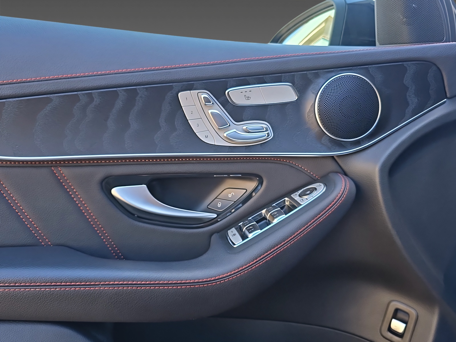 MERCEDES-BENZ GLC 43 4Matic-image-12