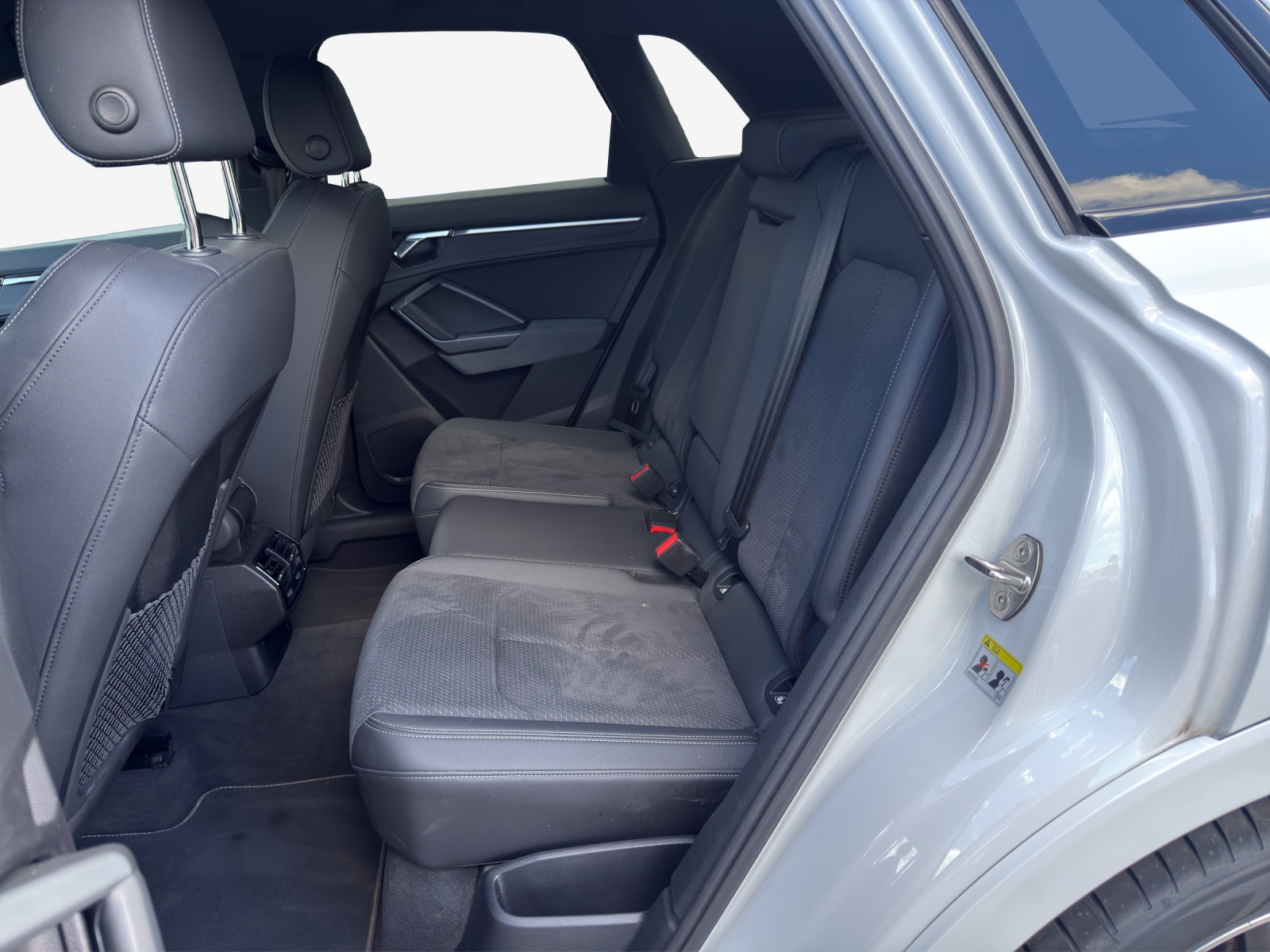 AUDI Q3 Sportback 40 TFSI S line quattro S-tronic-image-11