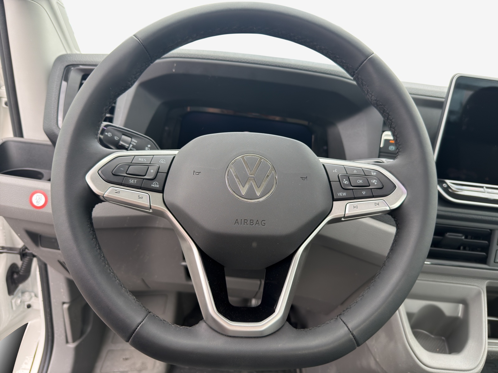 VW Crafter 35 2.0 BiTDI Champ. HD L3 Kip./Prit./Kof.+Heb. RWD A-image-9