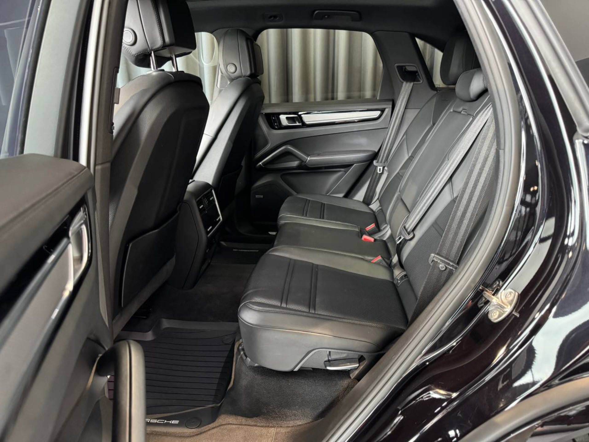 PORSCHE Cayenne S-image-17