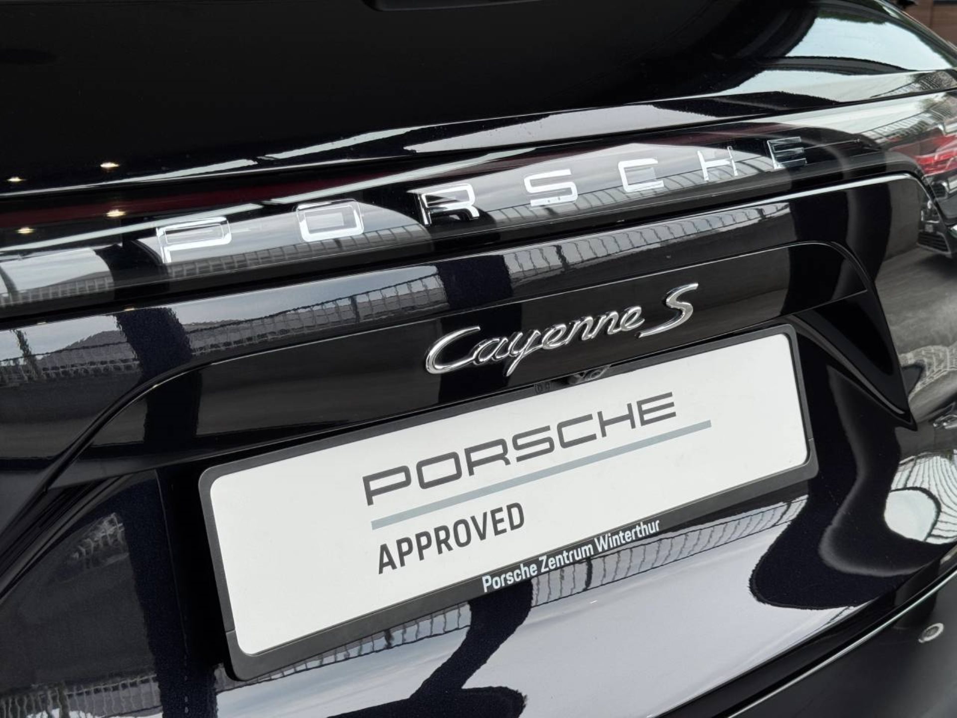 PORSCHE Cayenne S-image-29