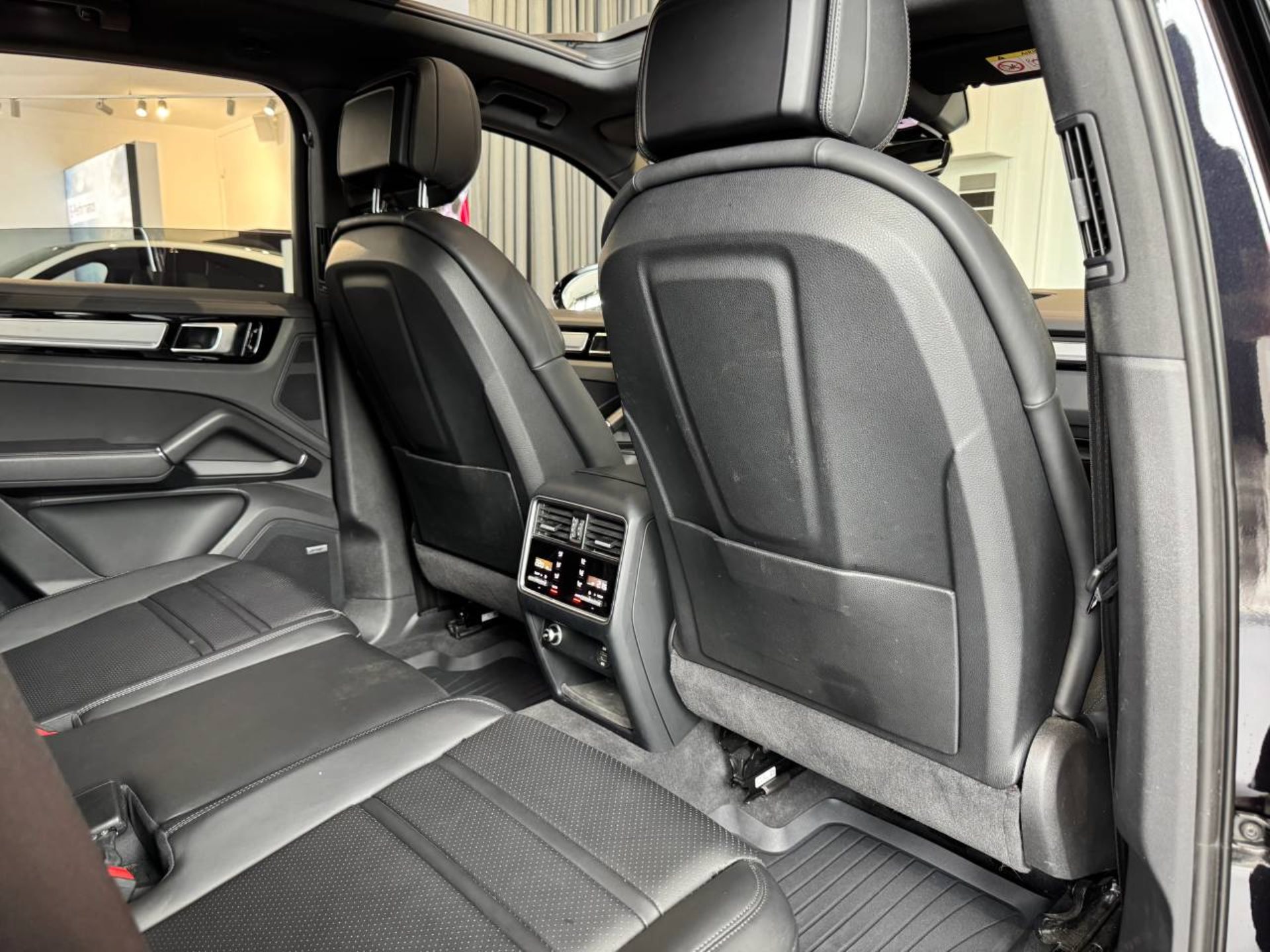 PORSCHE Cayenne S-image-19
