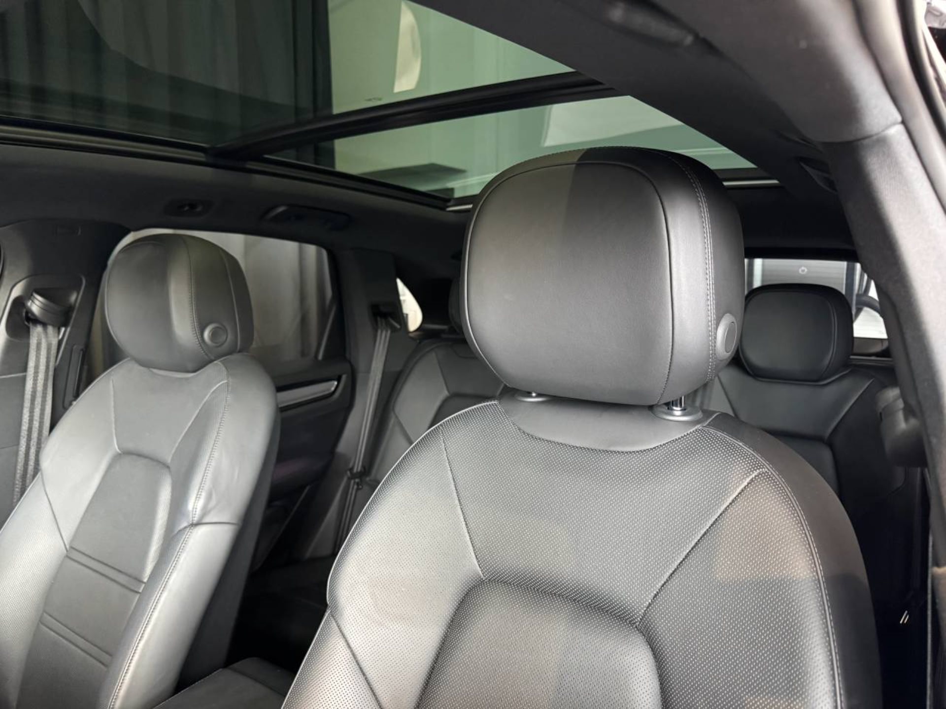 PORSCHE Cayenne S-image-22