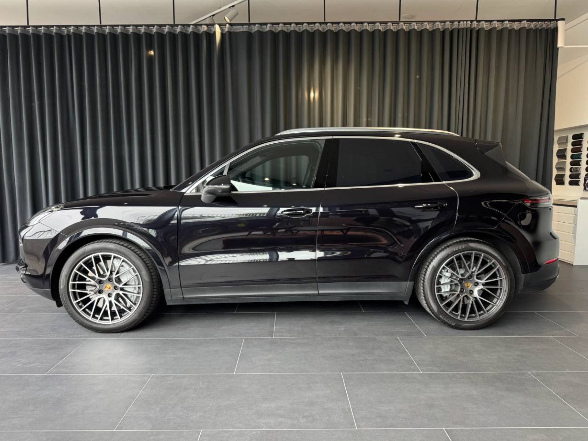 PORSCHE Cayenne S-image-1