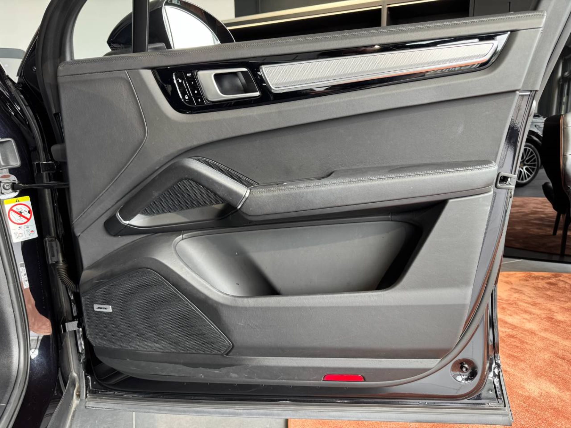 PORSCHE Cayenne S-image-23