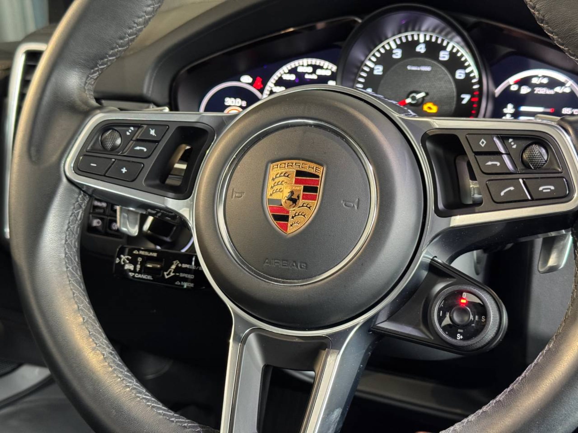PORSCHE Cayenne S-image-30