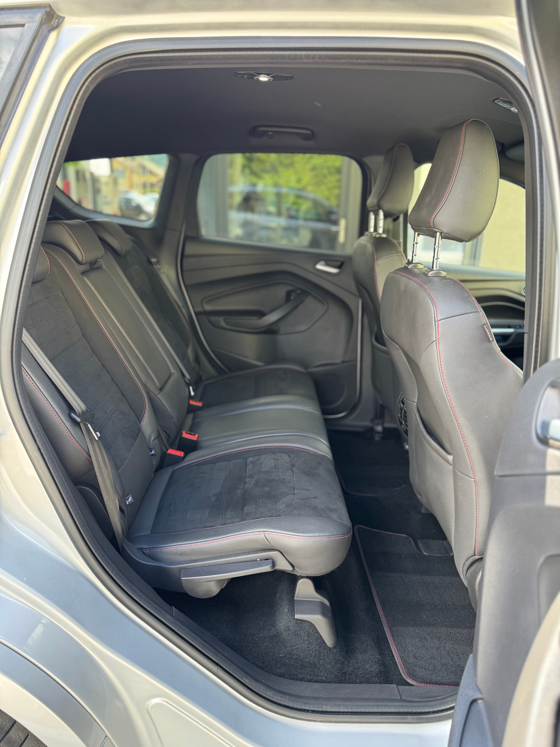 FORD Kuga 2.0 TDCi ST Line High 4WD PowerShift-image-16