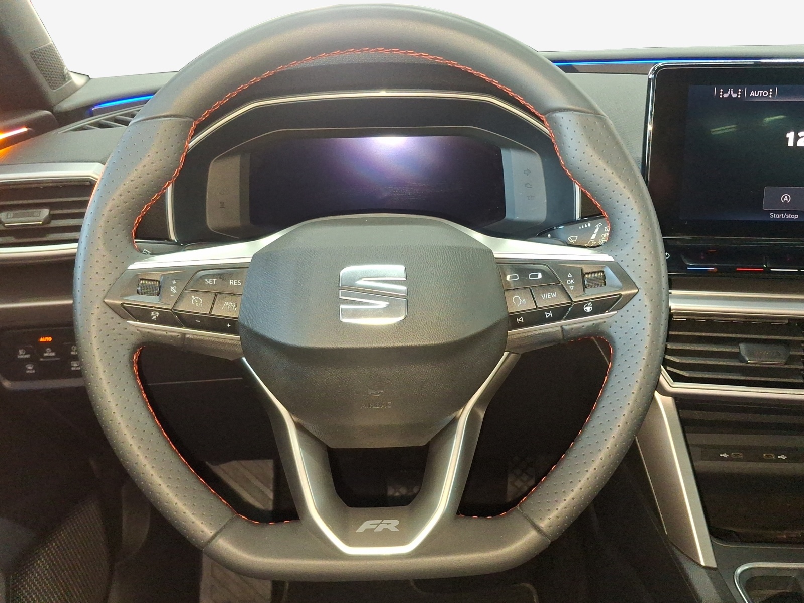 SEAT Leon 1.5 eTSI mHEV DSG FR-image-9