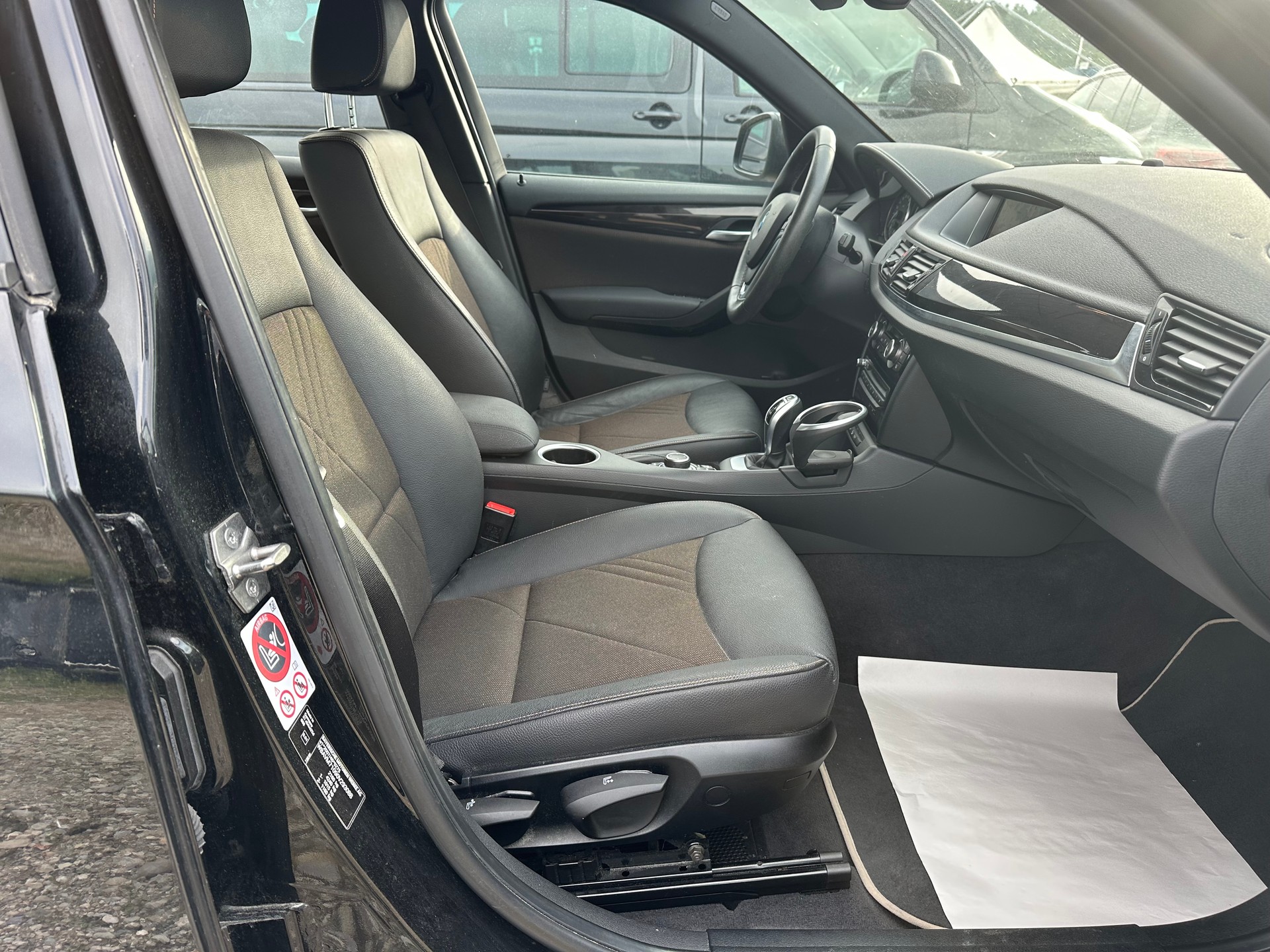BMW X1 xDrive 25d Steptronic-image-13