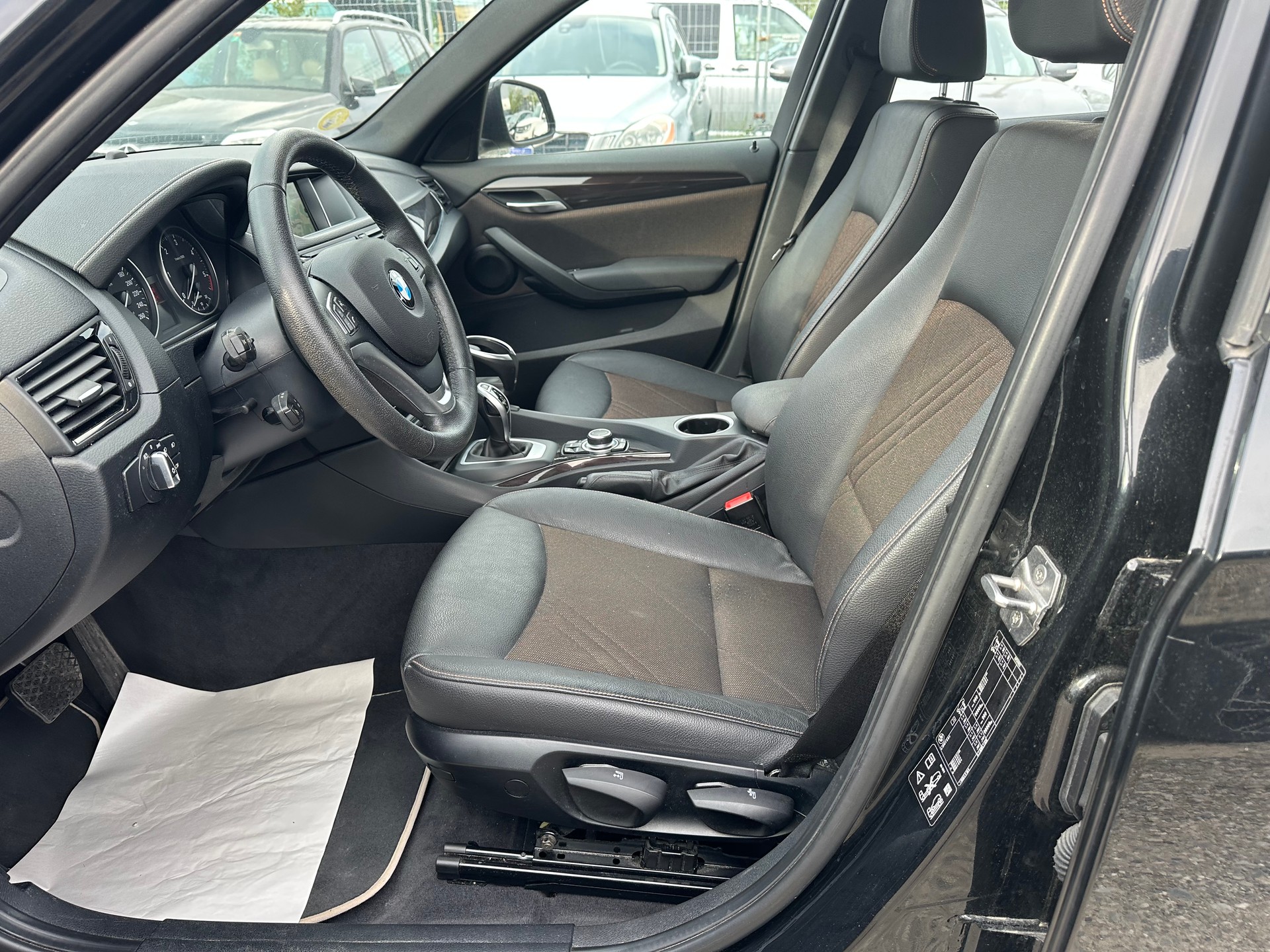 BMW X1 xDrive 25d Steptronic-image-14