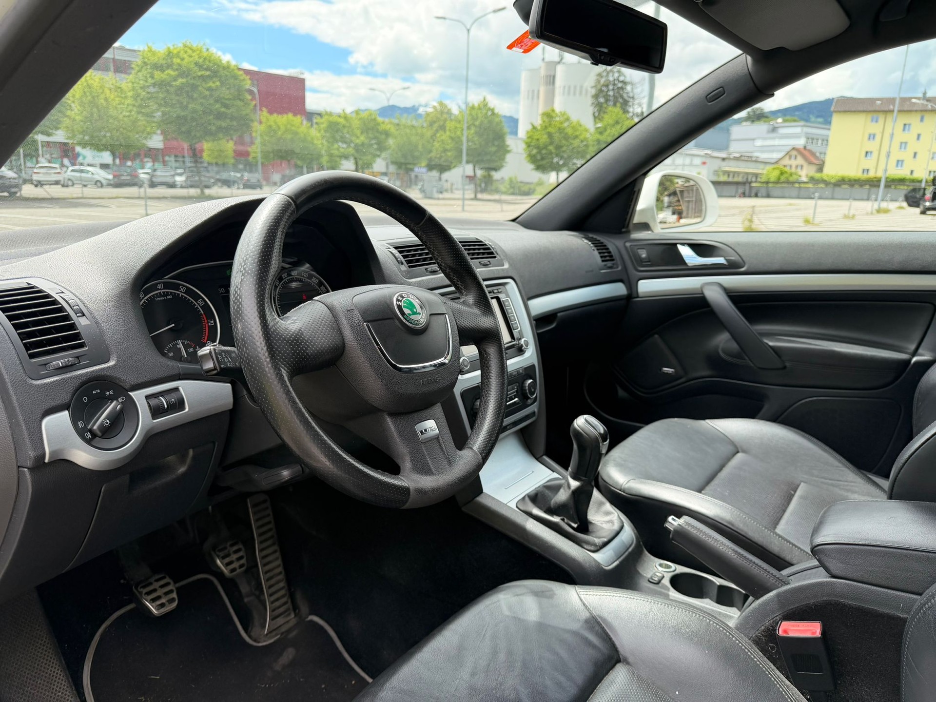 SKODA Octavia Combi 2.0 TSI RS-image-8