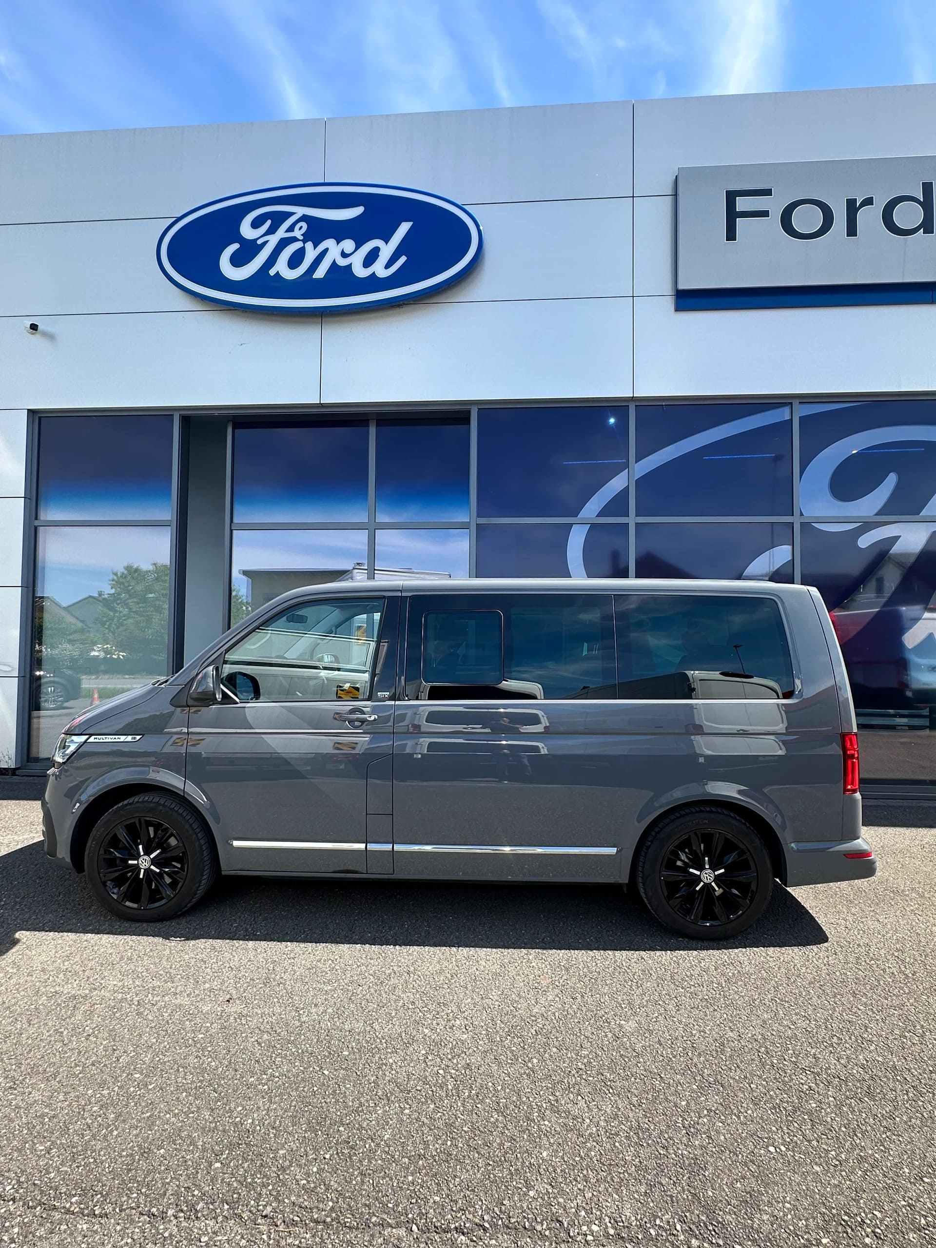 VW T6.1 Multivan 2.0 TDI 204 Generation SIX DSG-image-2