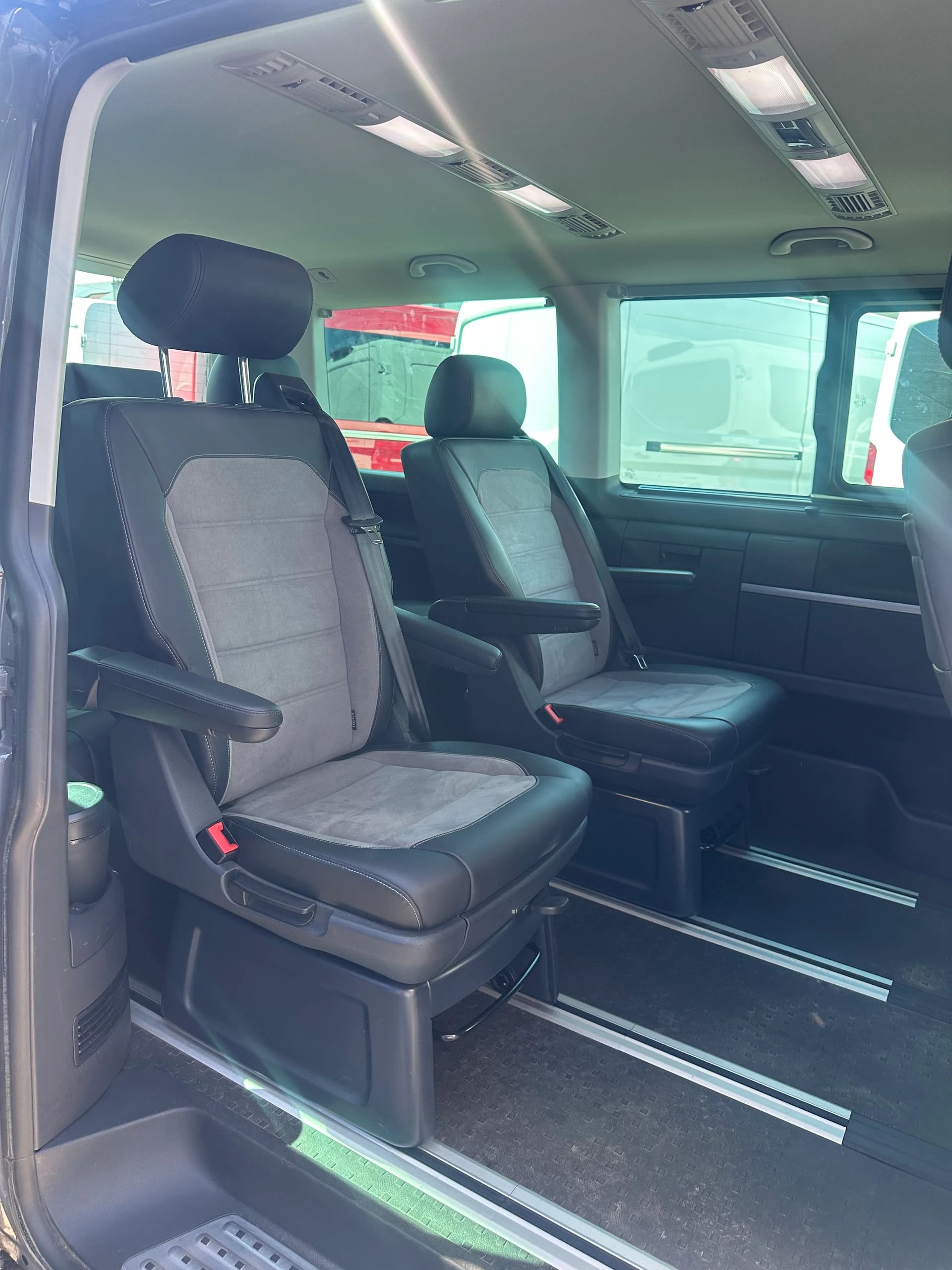 VW T6.1 Multivan 2.0 TDI 204 Generation SIX DSG-image-13