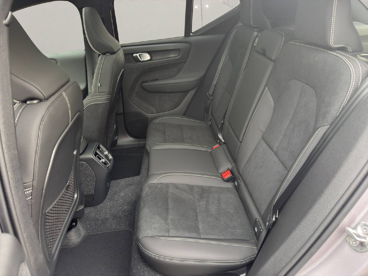 VOLVO EX40 Twin Performance Ultra AWD-image-8
