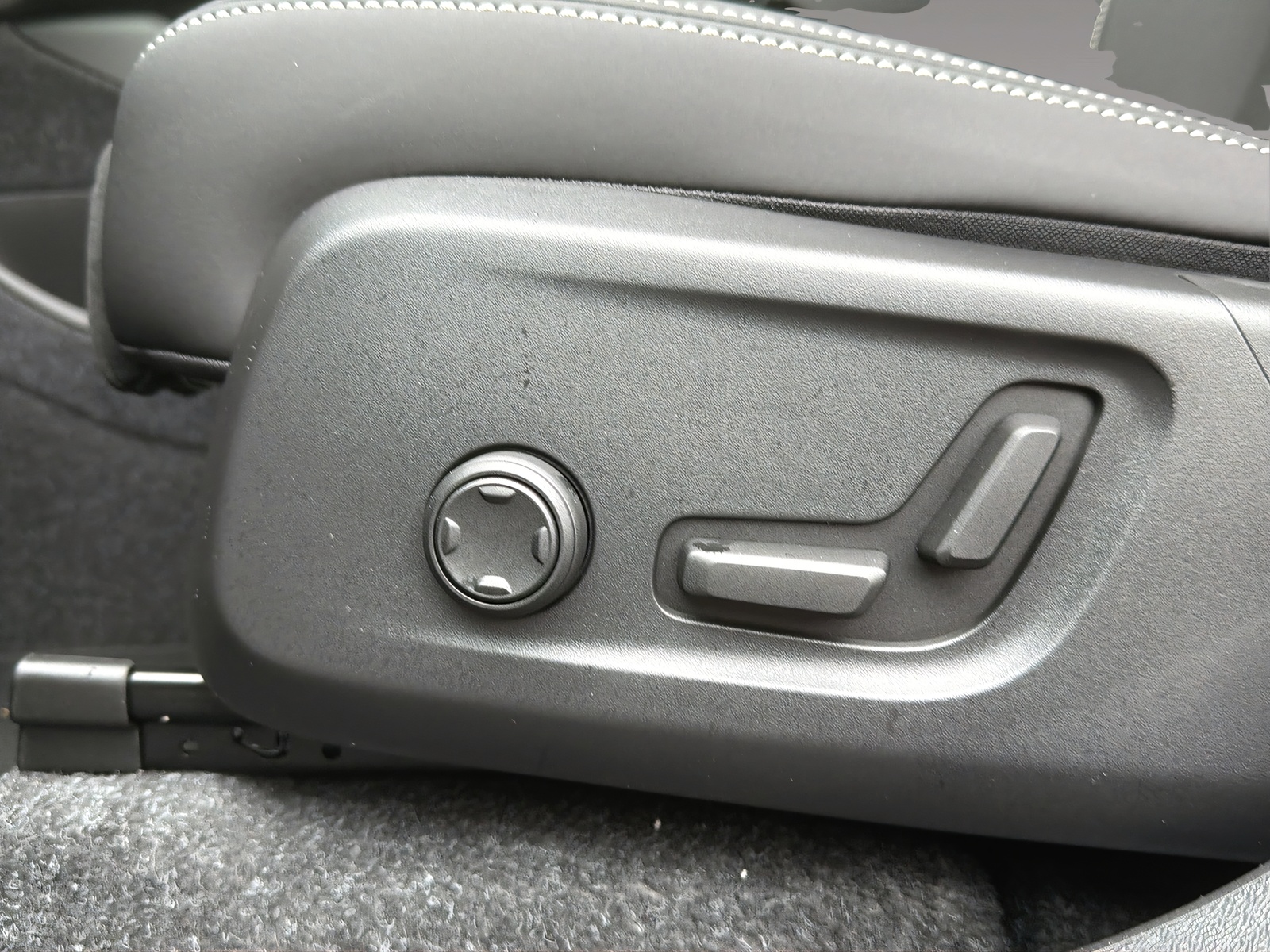 VOLVO EX40 Twin XCENTRIC Edition AWD-image-9