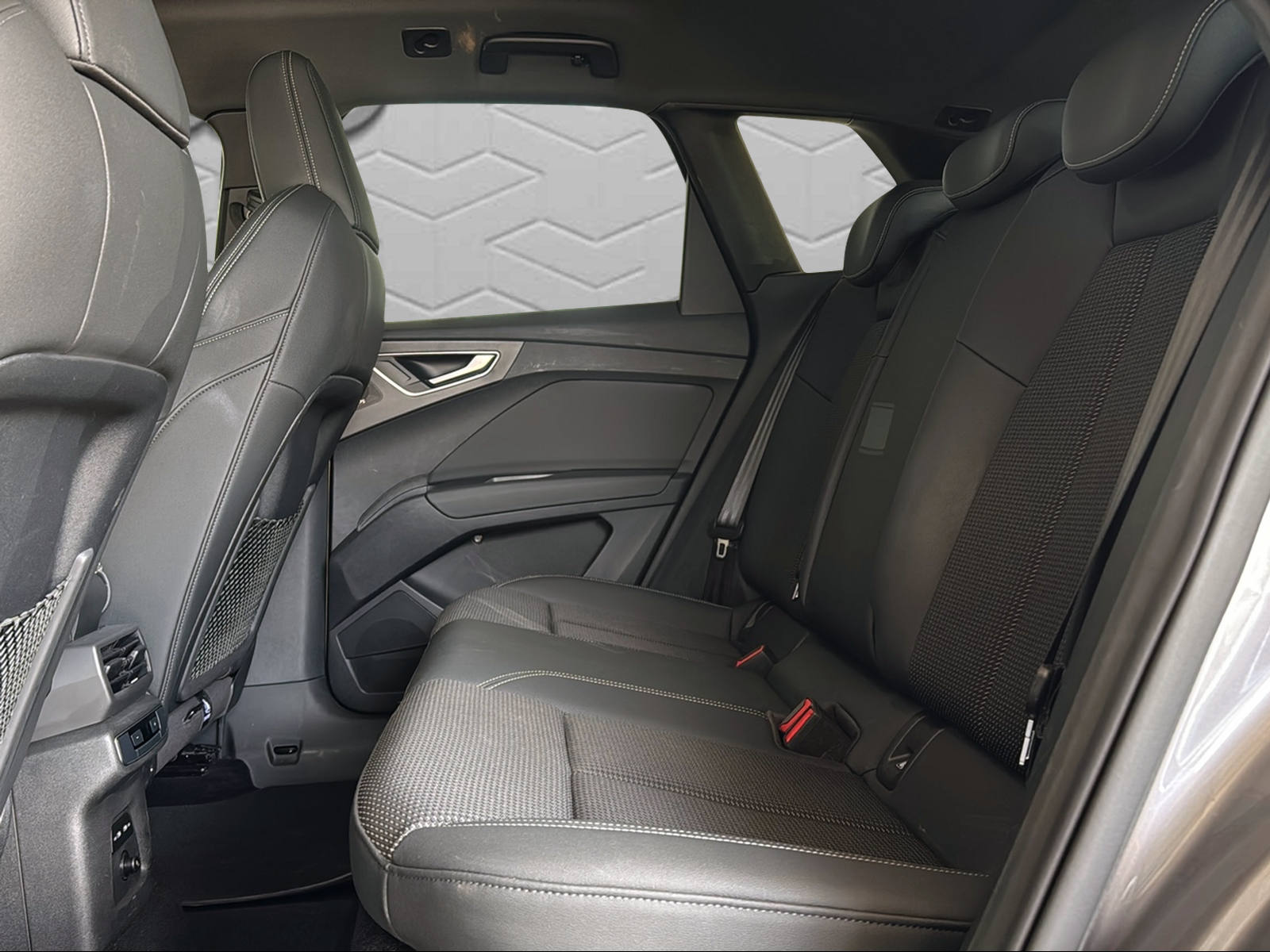 AUDI Q4 e-tron 50 quattro-image-15