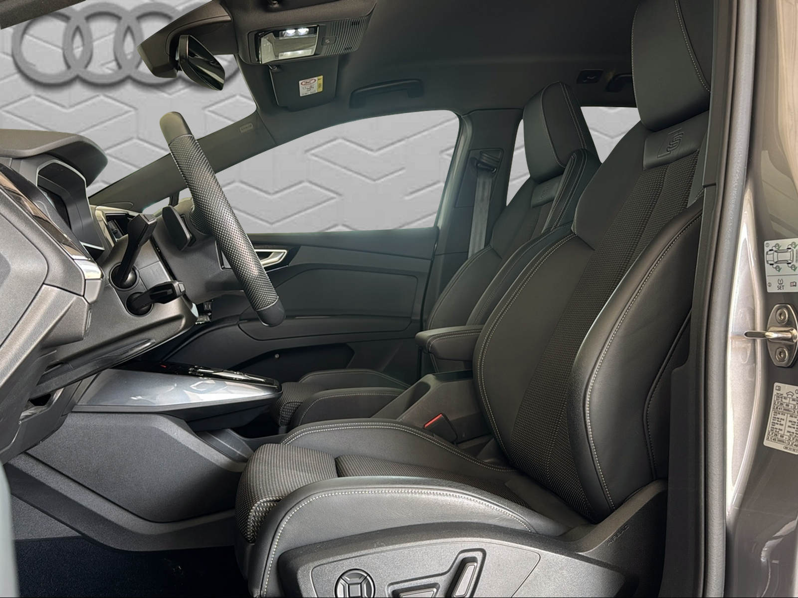 AUDI Q4 e-tron 50 quattro-image-10