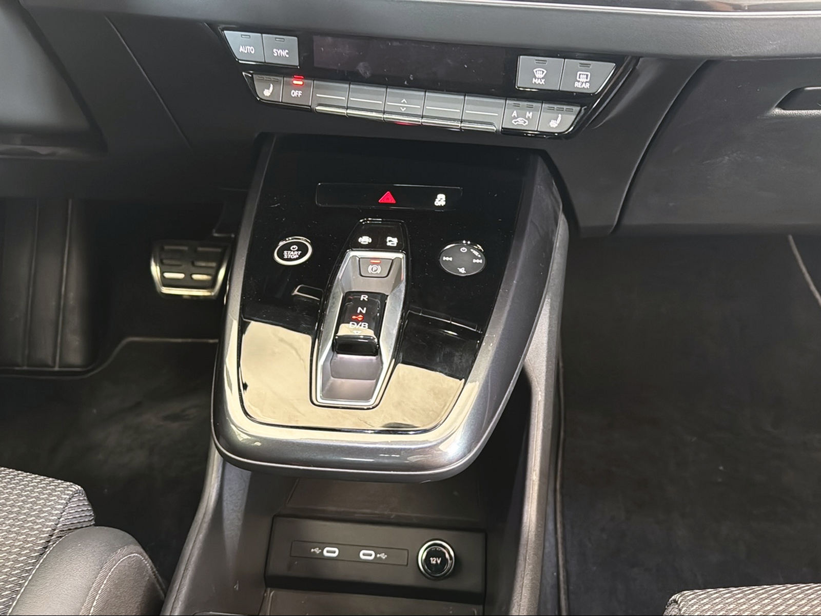 AUDI Q4 e-tron 50 quattro-image-14
