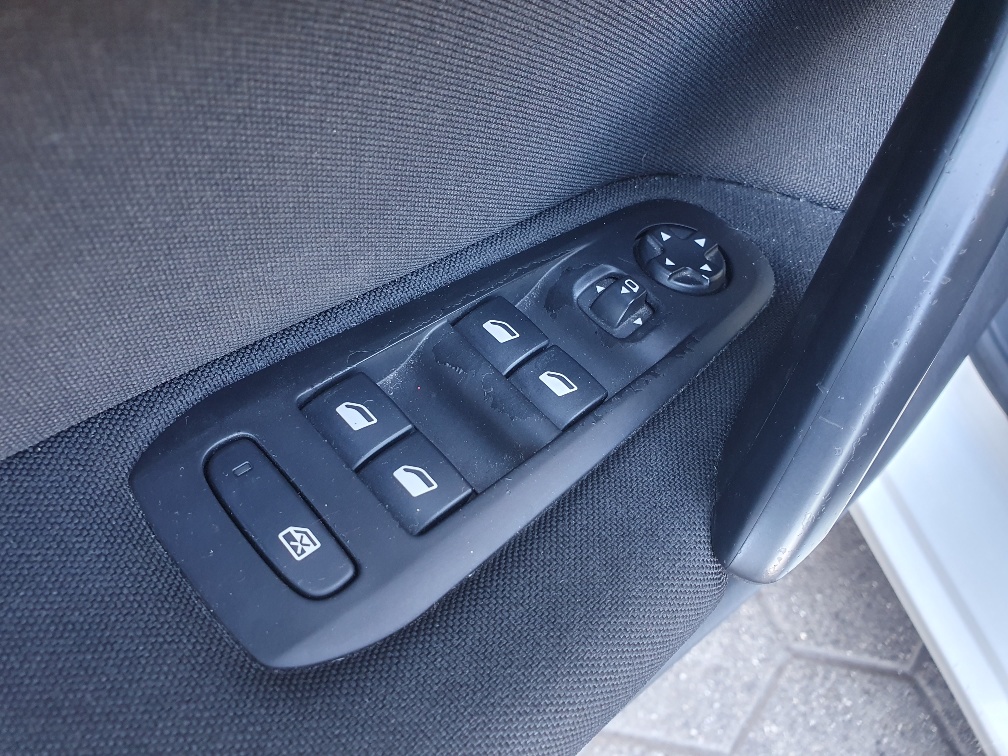 PEUGEOT 308 1.2 THP Allure Automat-image-11