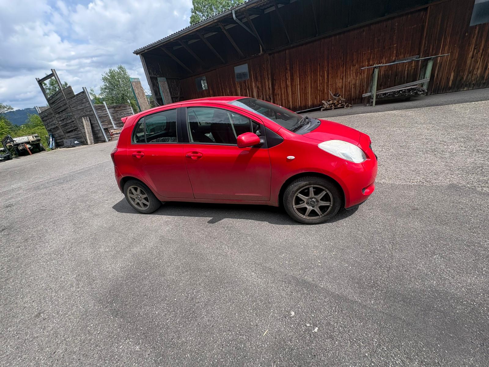 TOYOTA Yaris 1.3 Chic-image-0