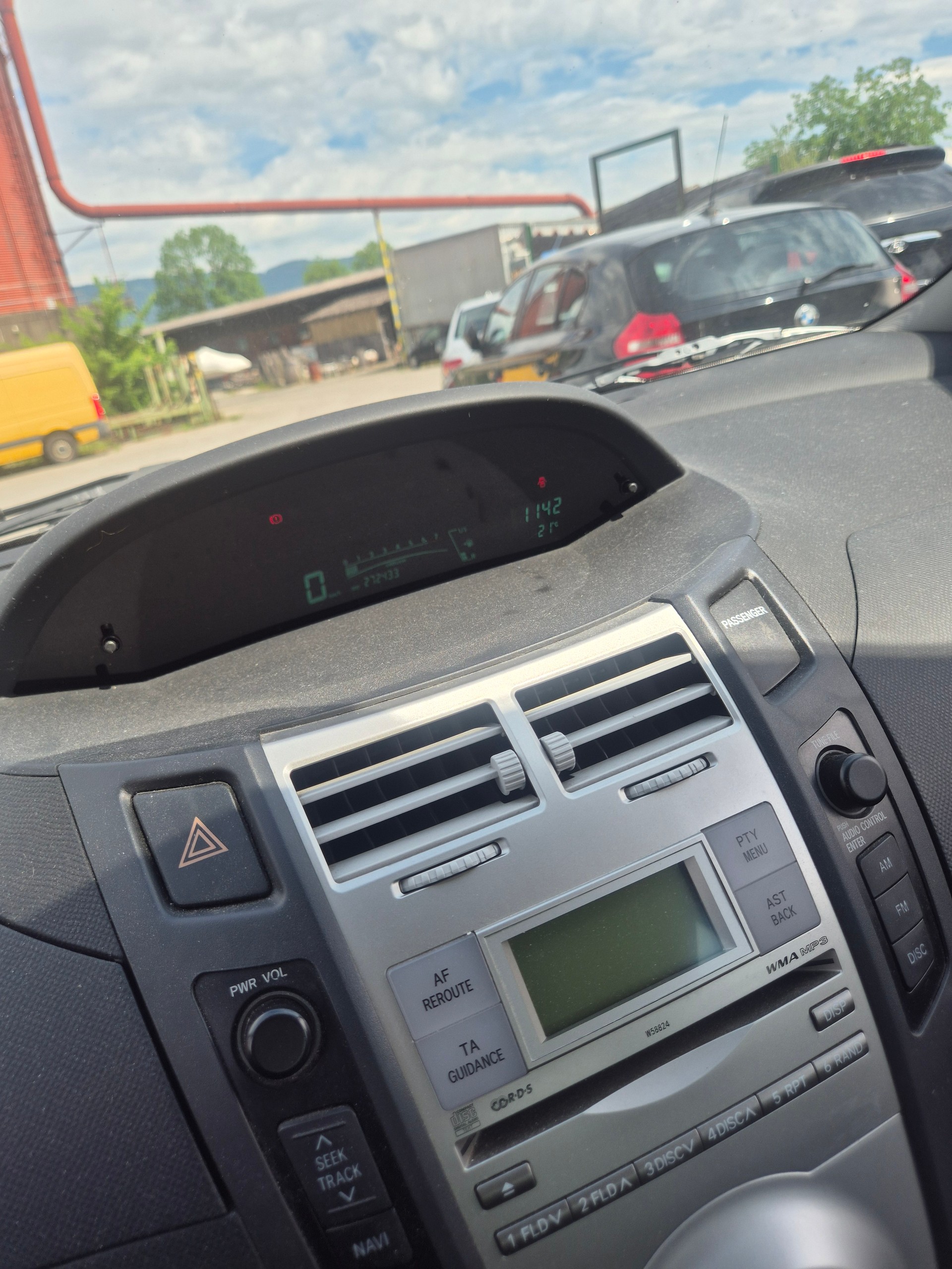 TOYOTA Yaris 1.3 Chic-image-12