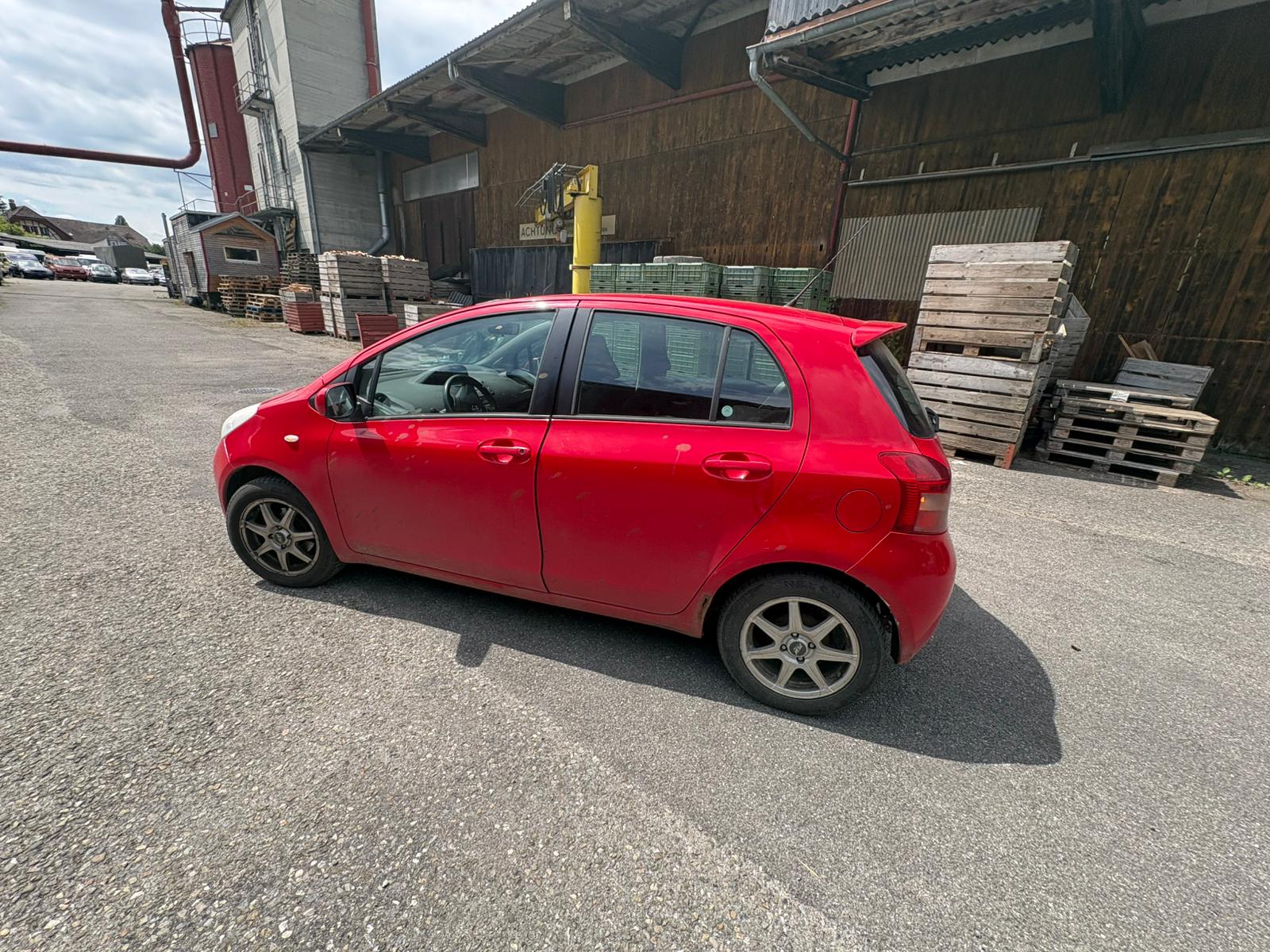 TOYOTA Yaris 1.3 Chic-image-3