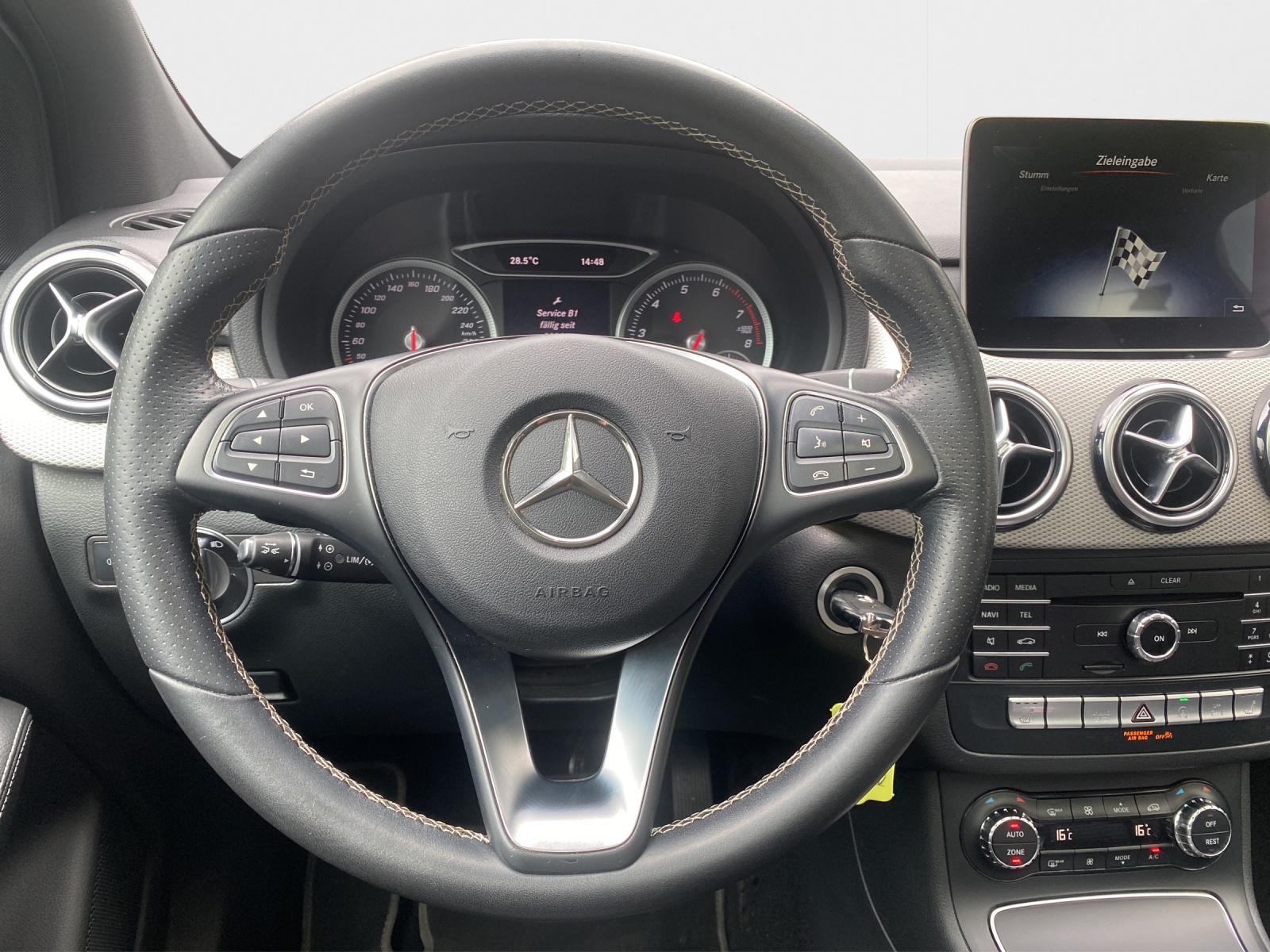 MERCEDES-BENZ B 200 Style Night-Paket 7G-DCT Vollaustattung-image-8