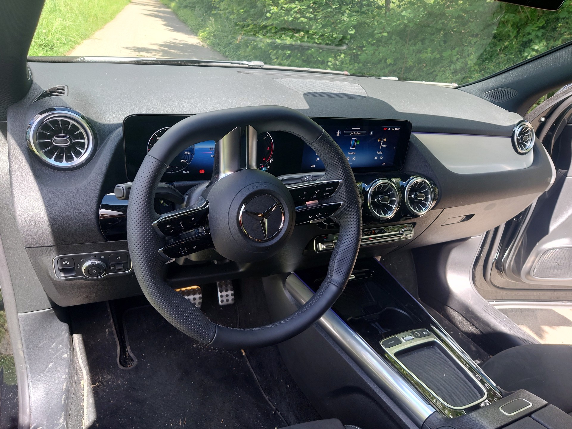 MERCEDES-BENZ GLA 220 d 4matic-image-2