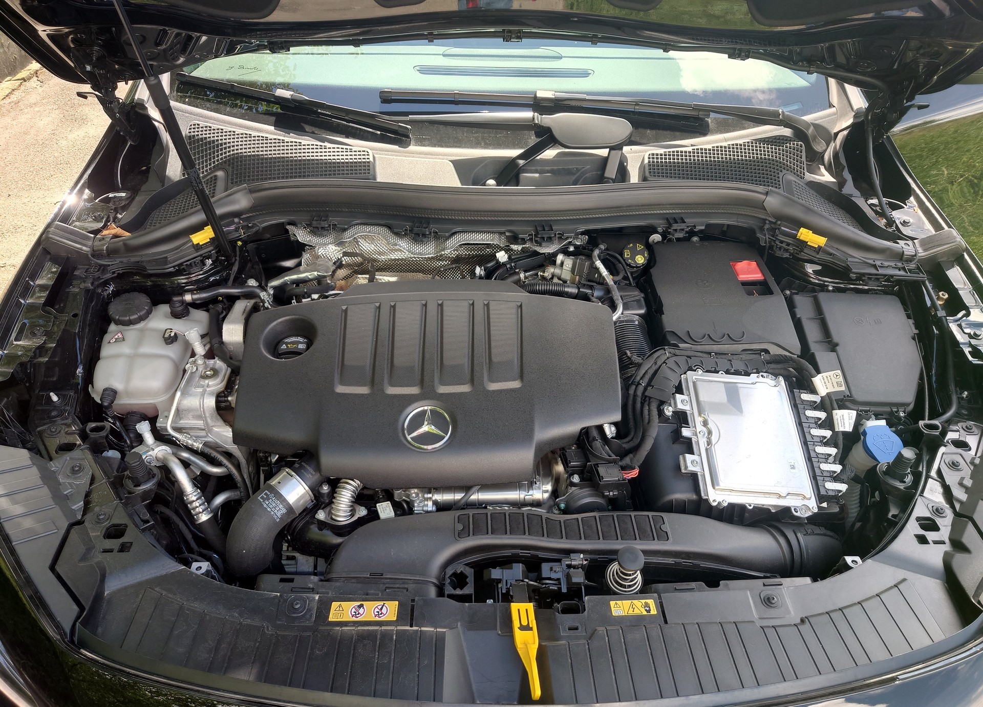 MERCEDES-BENZ GLA 220 d 4matic-image-3