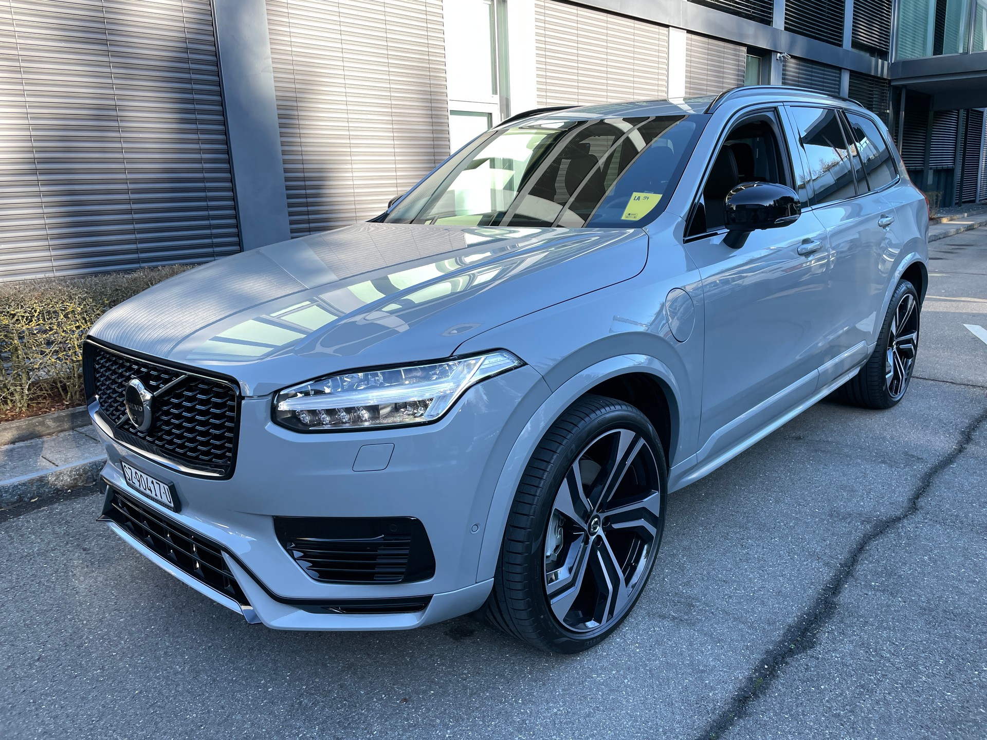 VOLVO XC90 T8 eAWD PluginHybrid Ultra Dark 7-Sitzer Geartronic-image-0