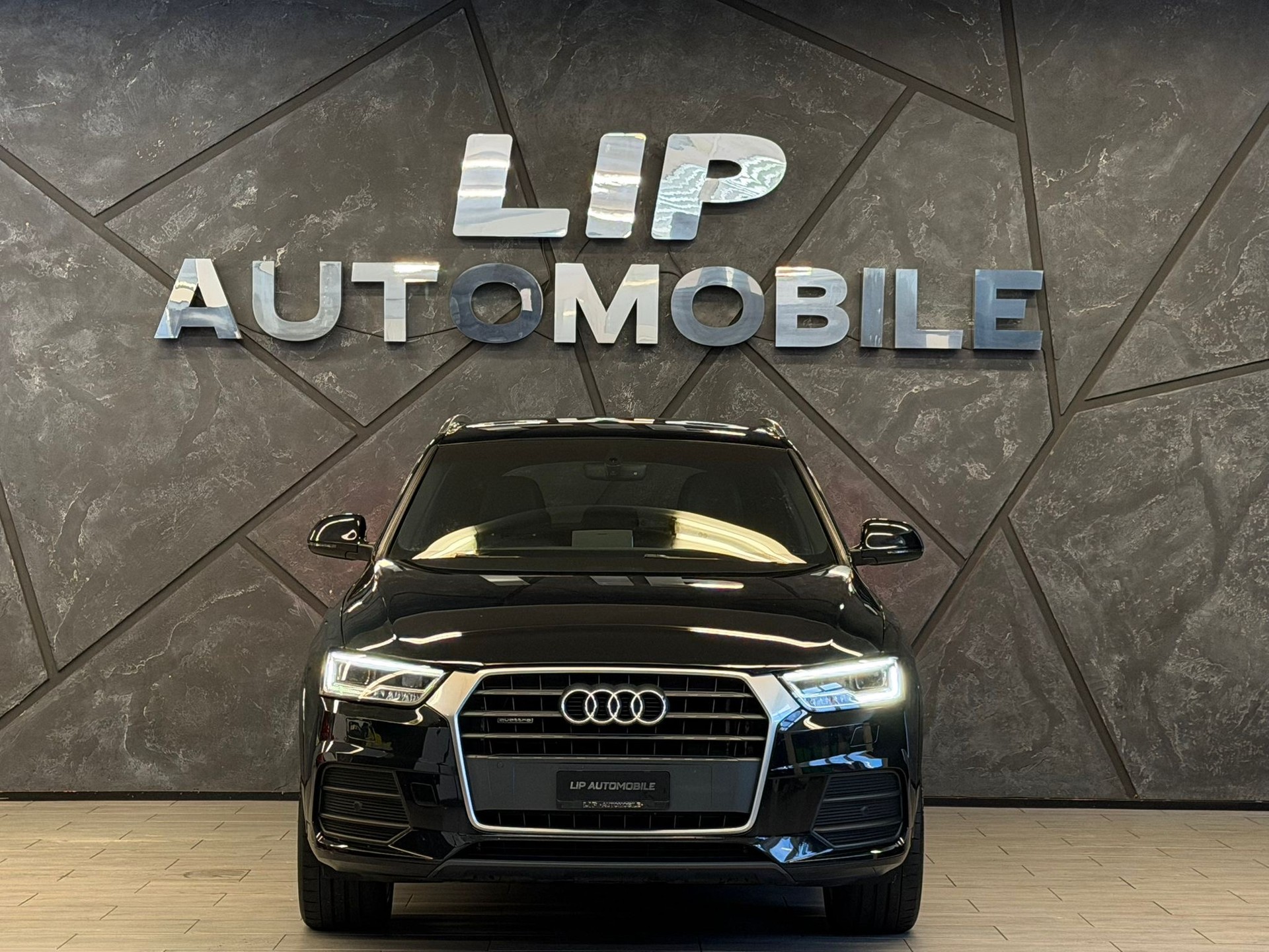 AUDI Q3 2.0 TDI design quattro S-tronic-image-1