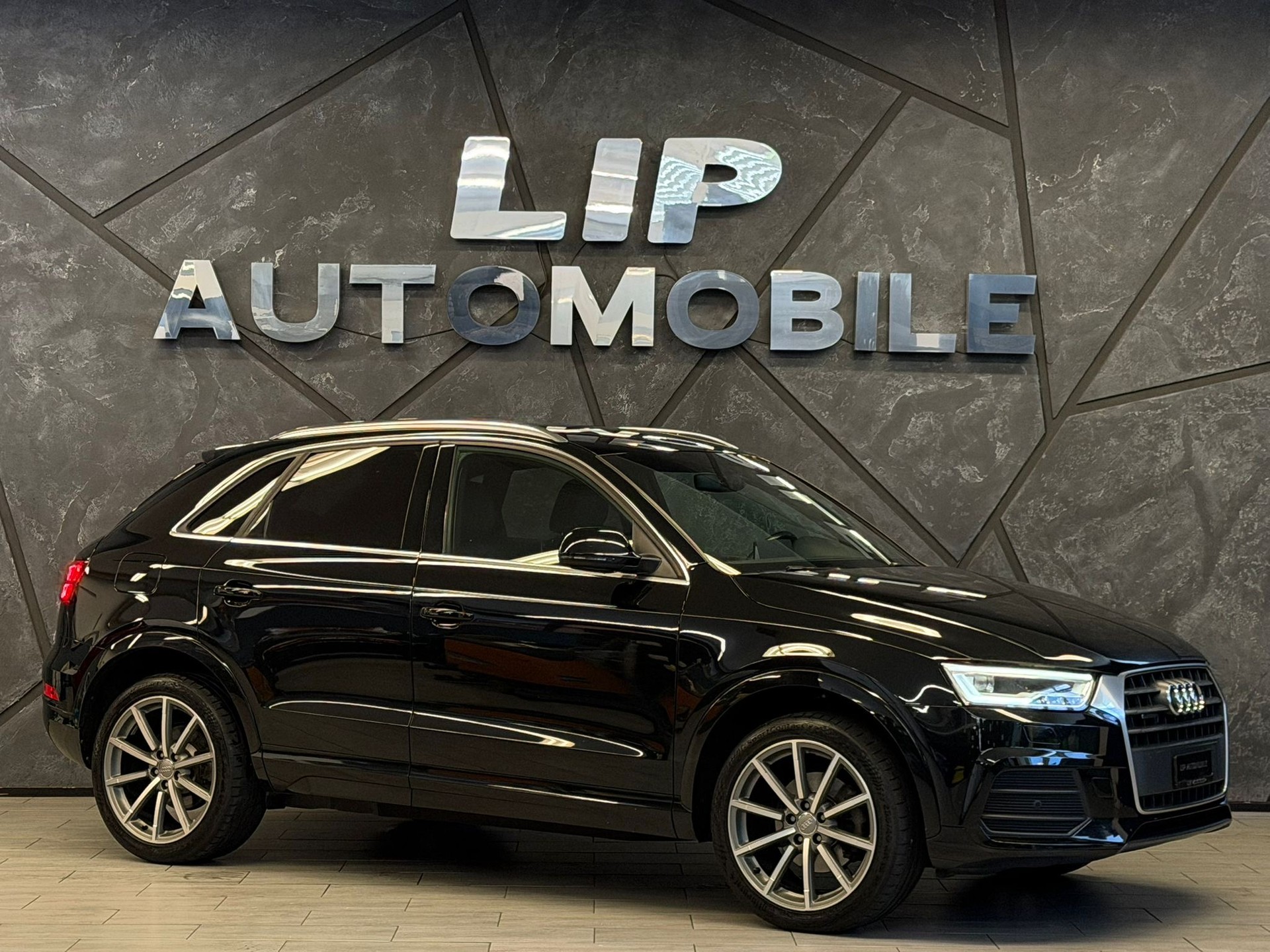 AUDI Q3 2.0 TDI design quattro S-tronic-image-2