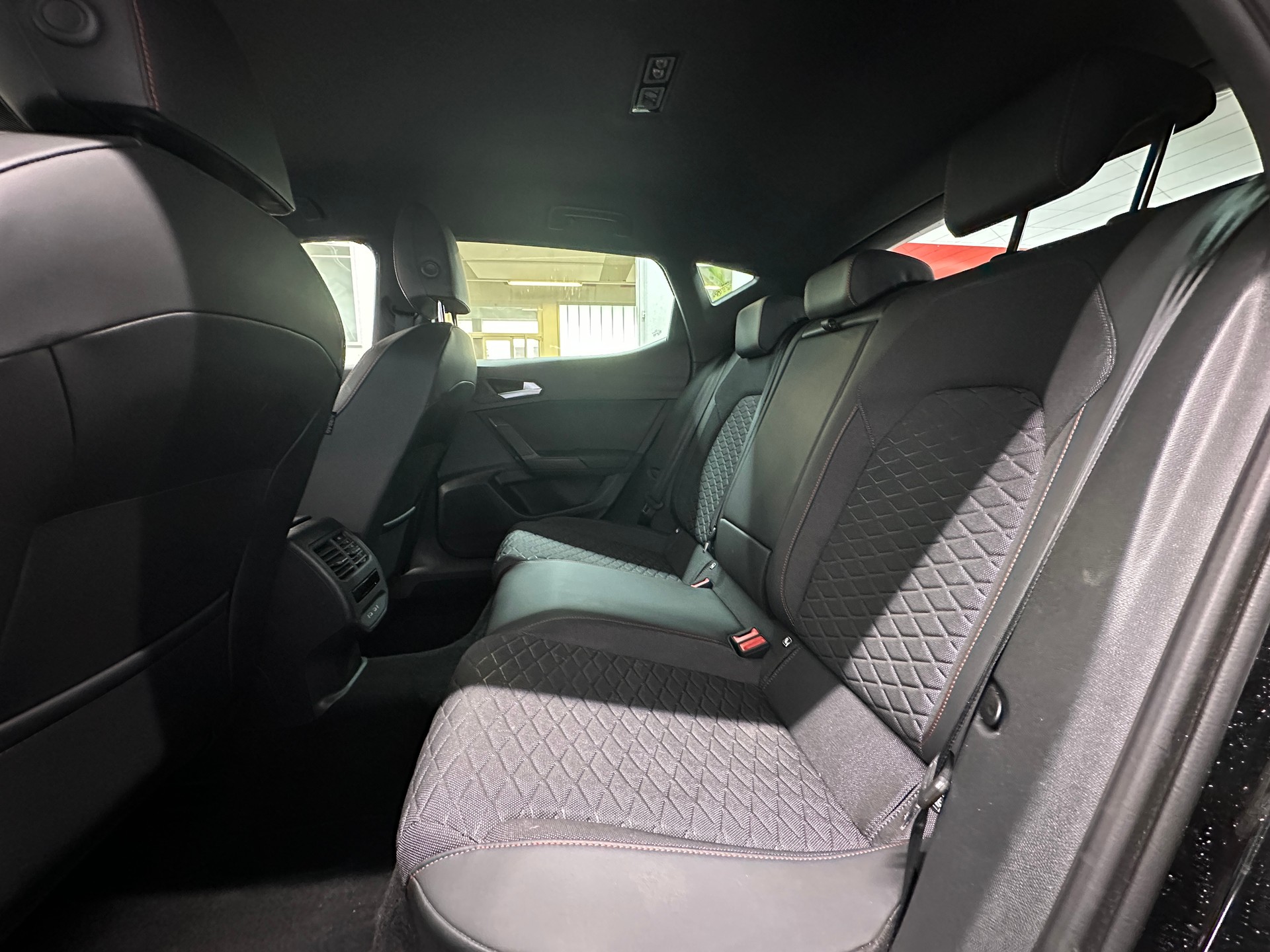 SEAT Leon 1.5 eTSI mHEV DSG FR-image-8