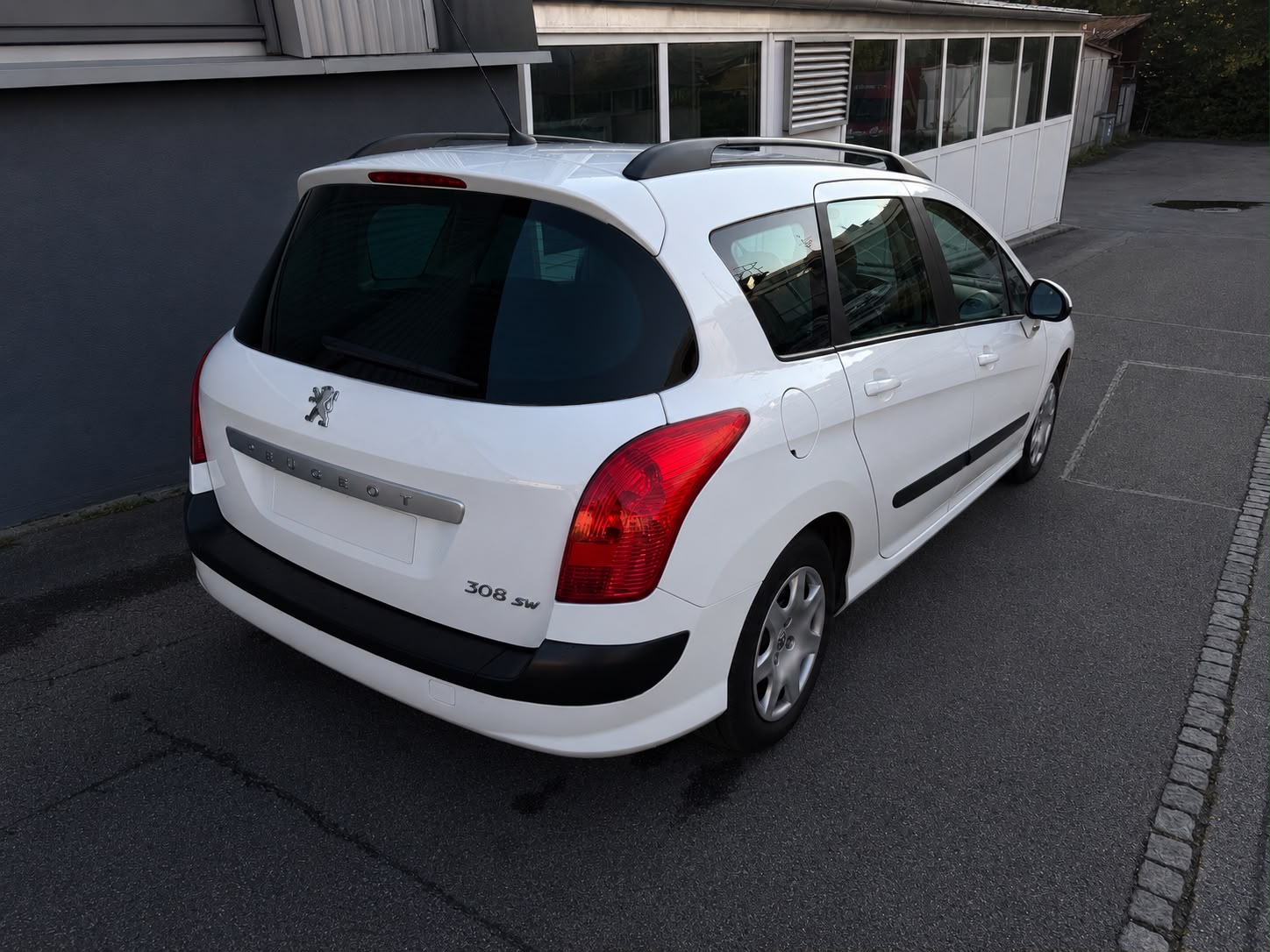 PEUGEOT 308 SW 1.6 16V VTI Sport-image-4